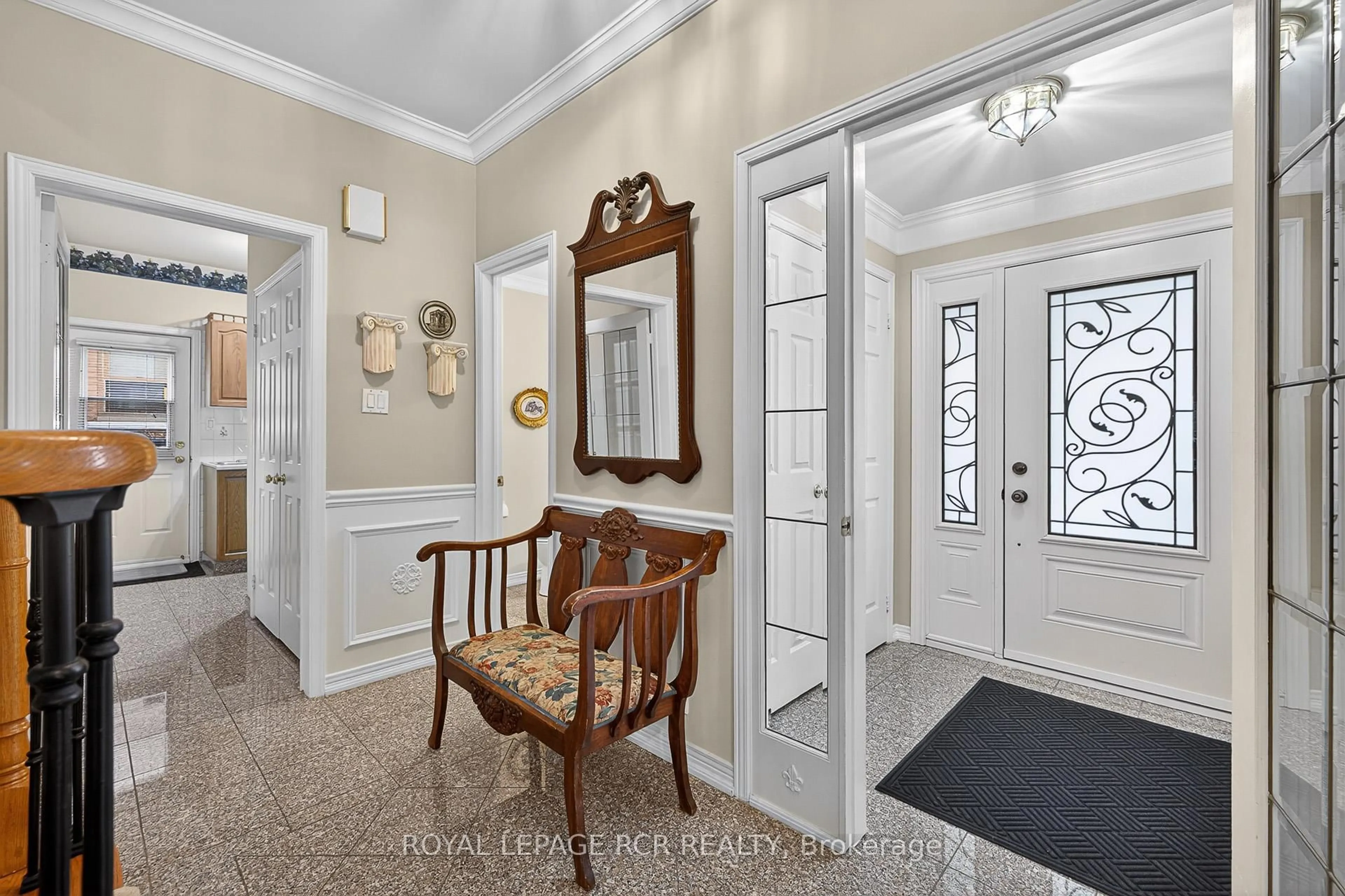 Indoor entryway for 27 Kennett Dr, Whitby Ontario L1P 1L5