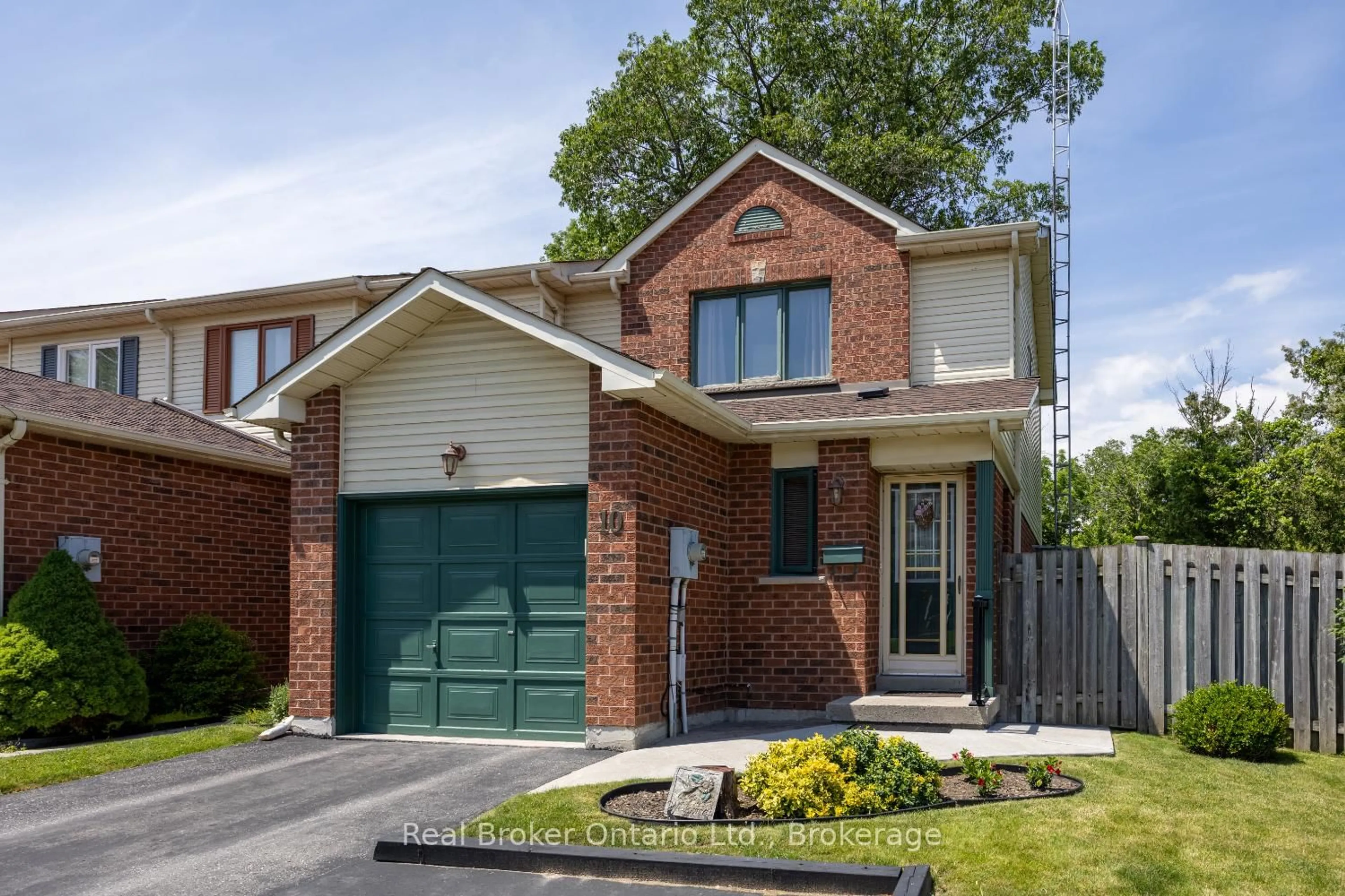 Home with brick exterior material, street for 10 Climie Crt, Clarington Ontario L1C 4P5