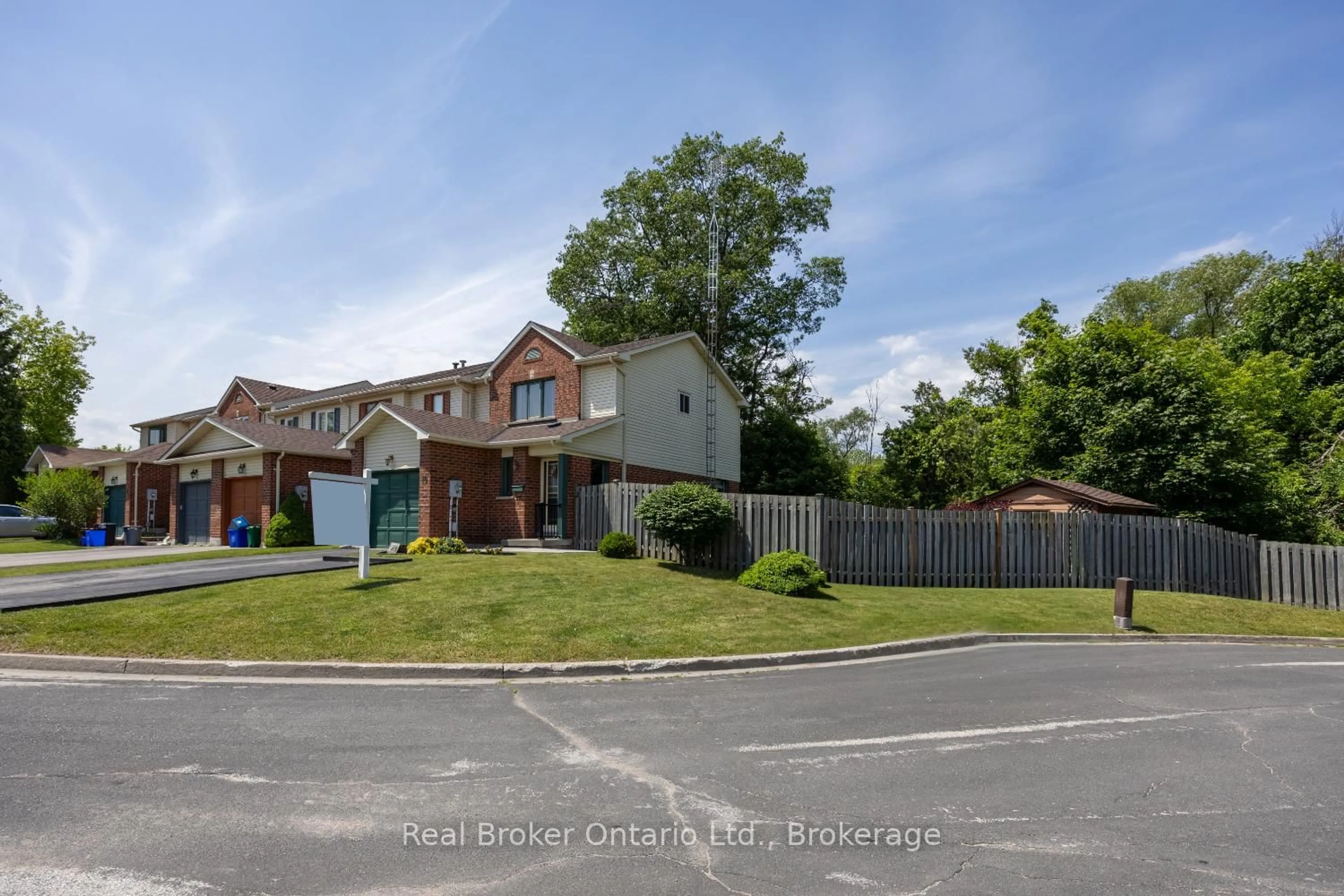 A pic from outside/outdoor area/front of a property/back of a property/a pic from drone, street for 10 Climie Crt, Clarington Ontario L1C 4P5