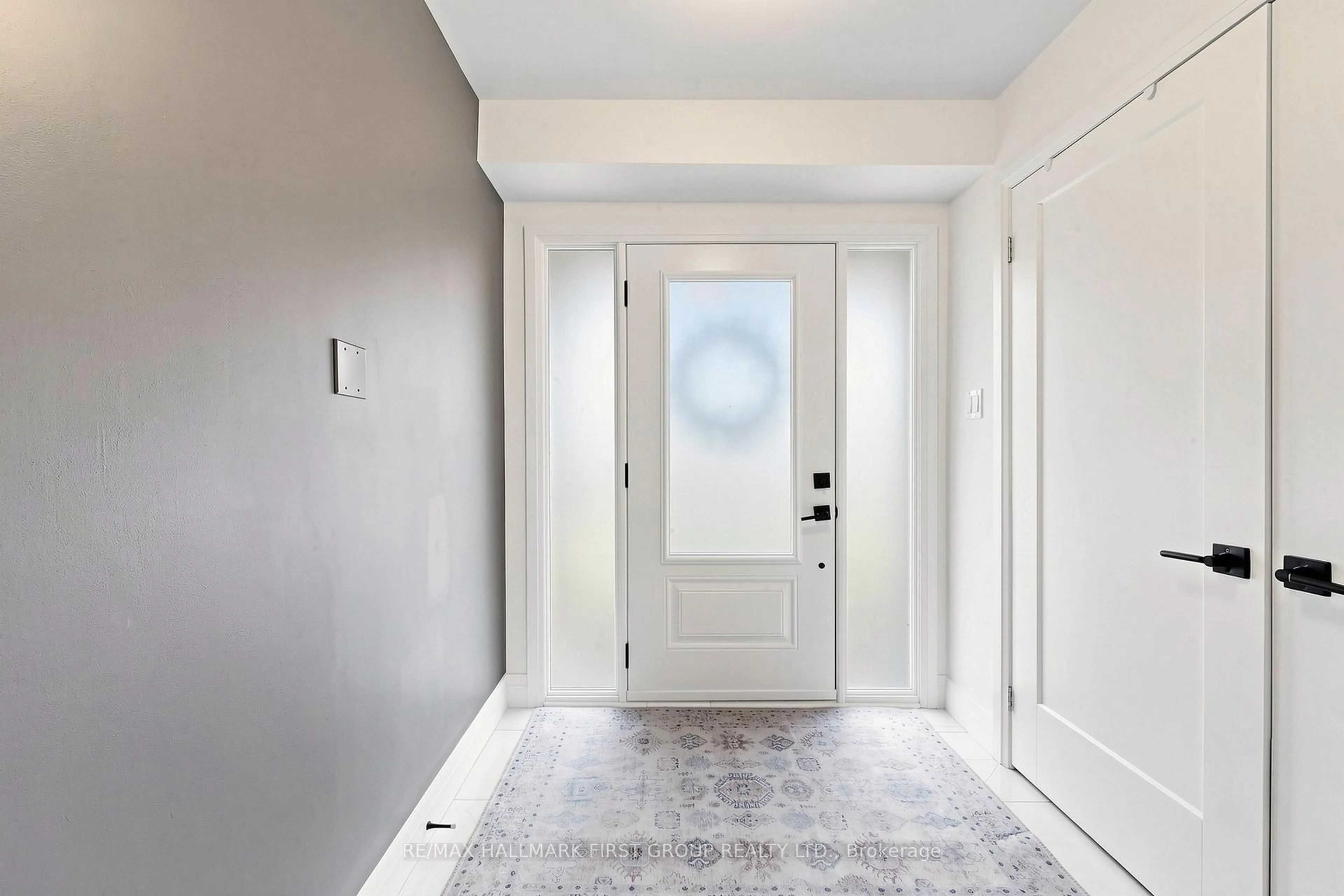 Indoor entryway for 1746 Bronte Sq, Pickering Ontario L1V 3B8