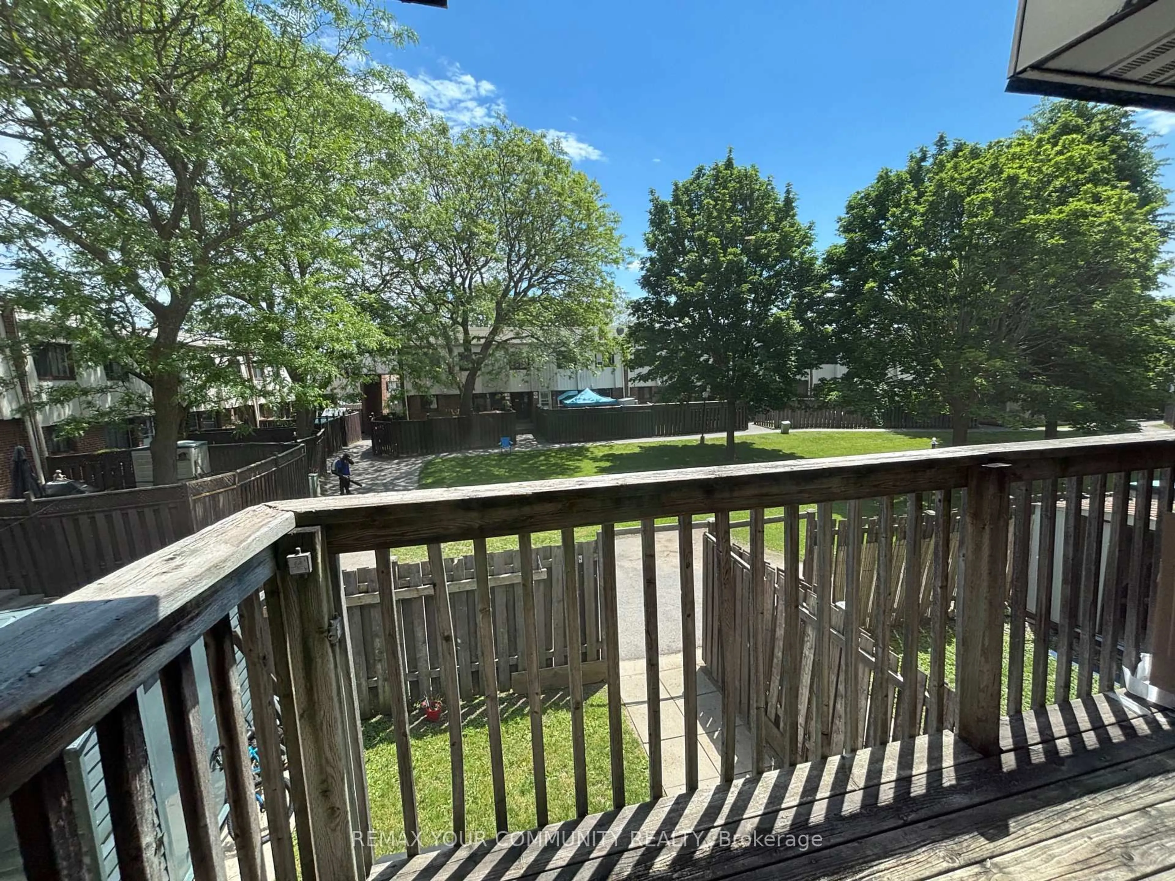 A pic from outside/outdoor area/front of a property/back of a property/a pic from drone, water/lake/river/ocean view for 1100 Oxford St #74, Oshawa Ontario L1J 6G4