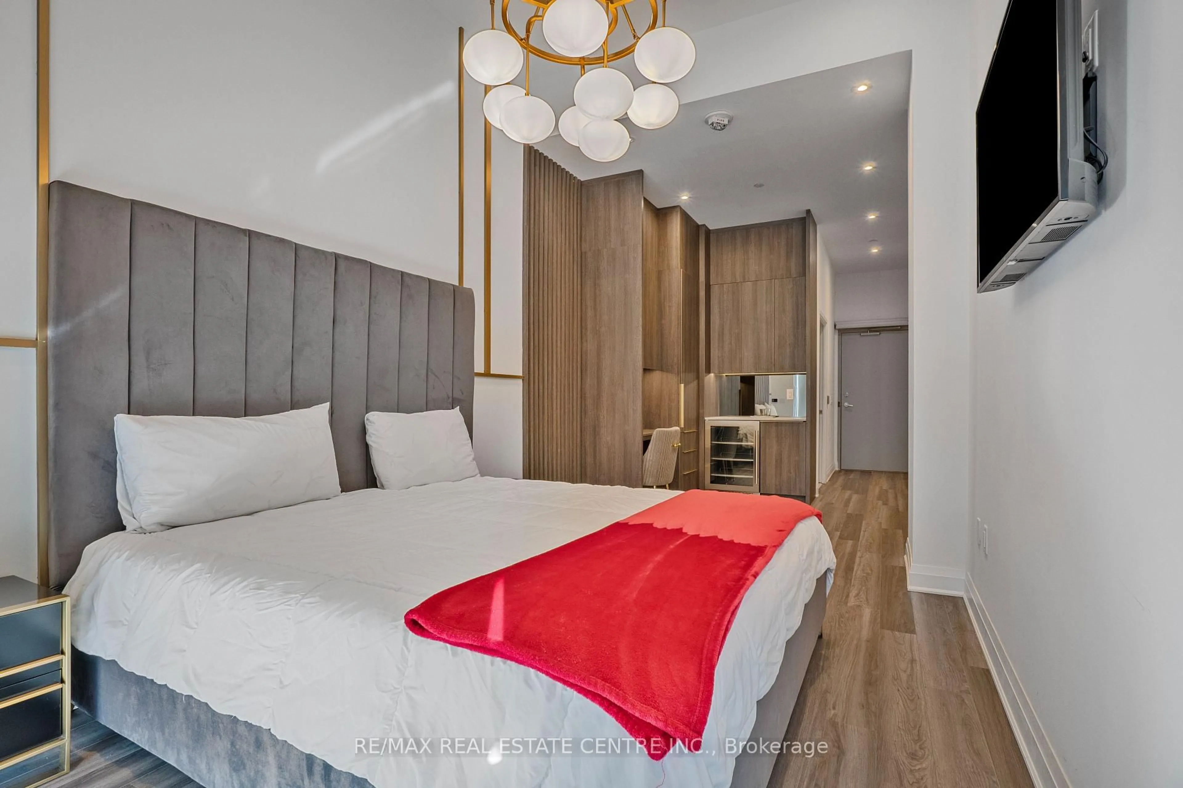 Bedroom with bed, wood/laminate floor for 3220 SHEPPARD Ave #309, Toronto Ontario M1T 3K3