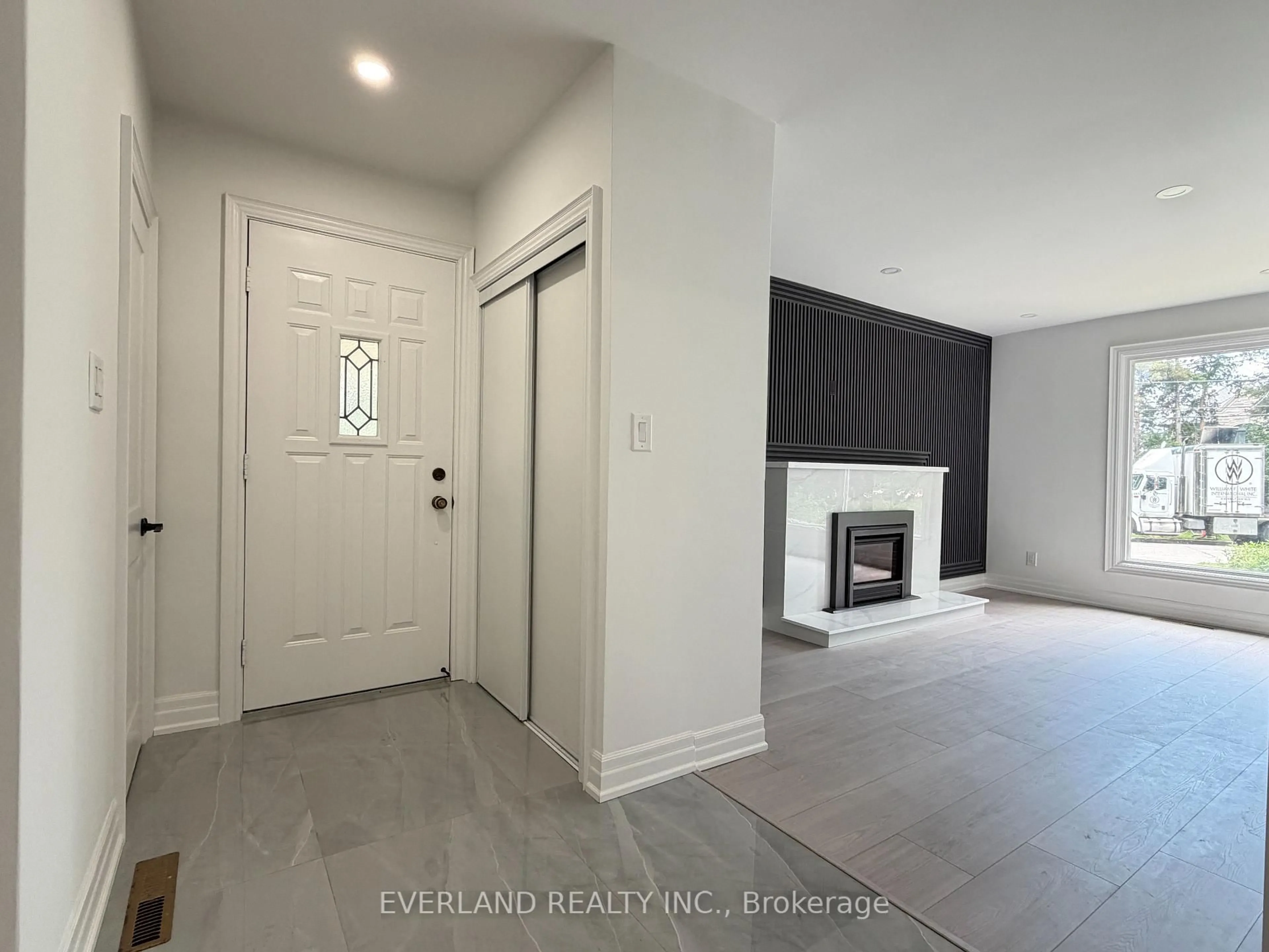 Indoor entryway for 116 Sylvan Ave, Toronto Ontario M1M 1K3