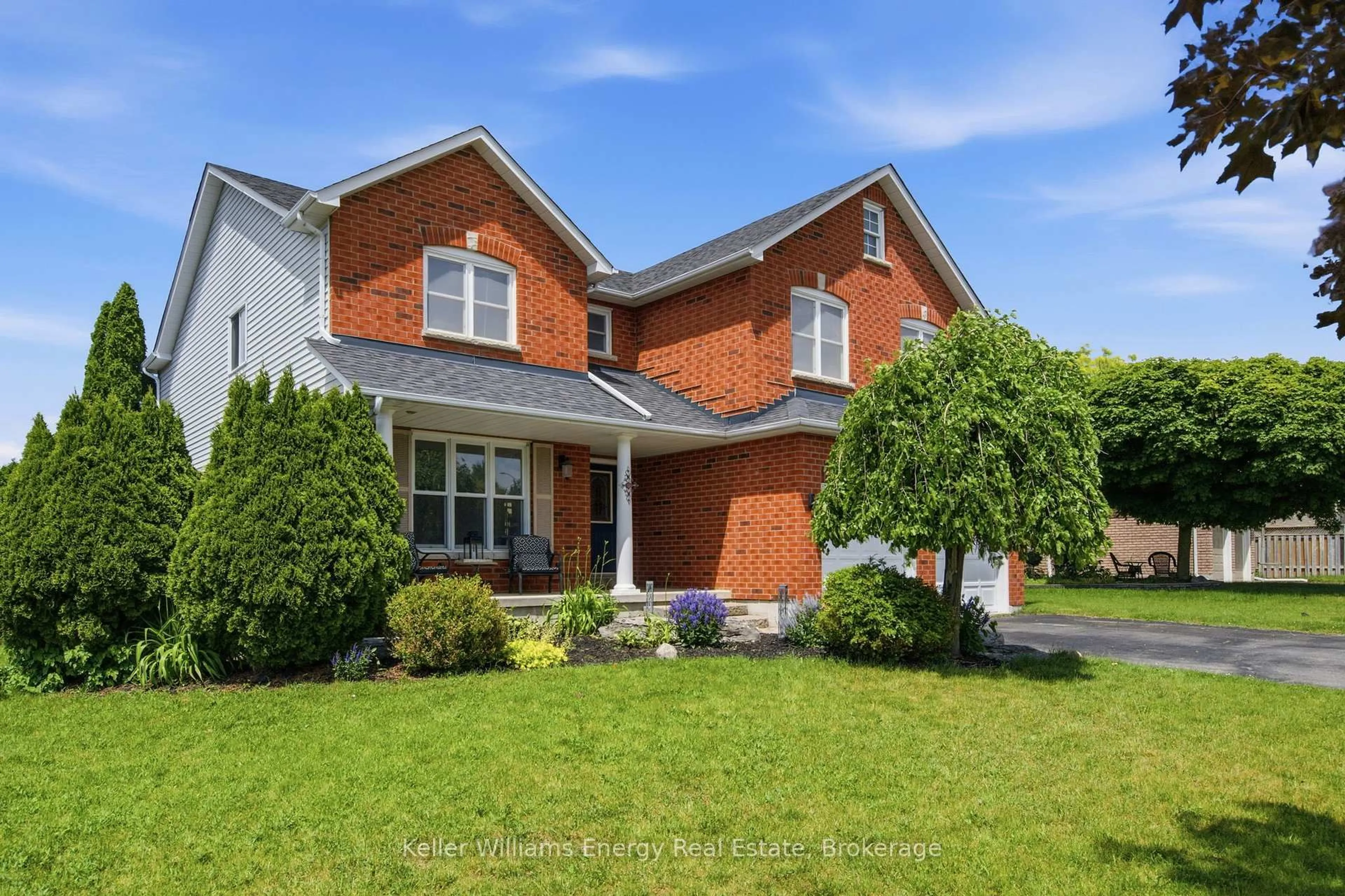 Home with brick exterior material, street for 32 Sagewood Ave, Clarington Ontario L1E 2G2