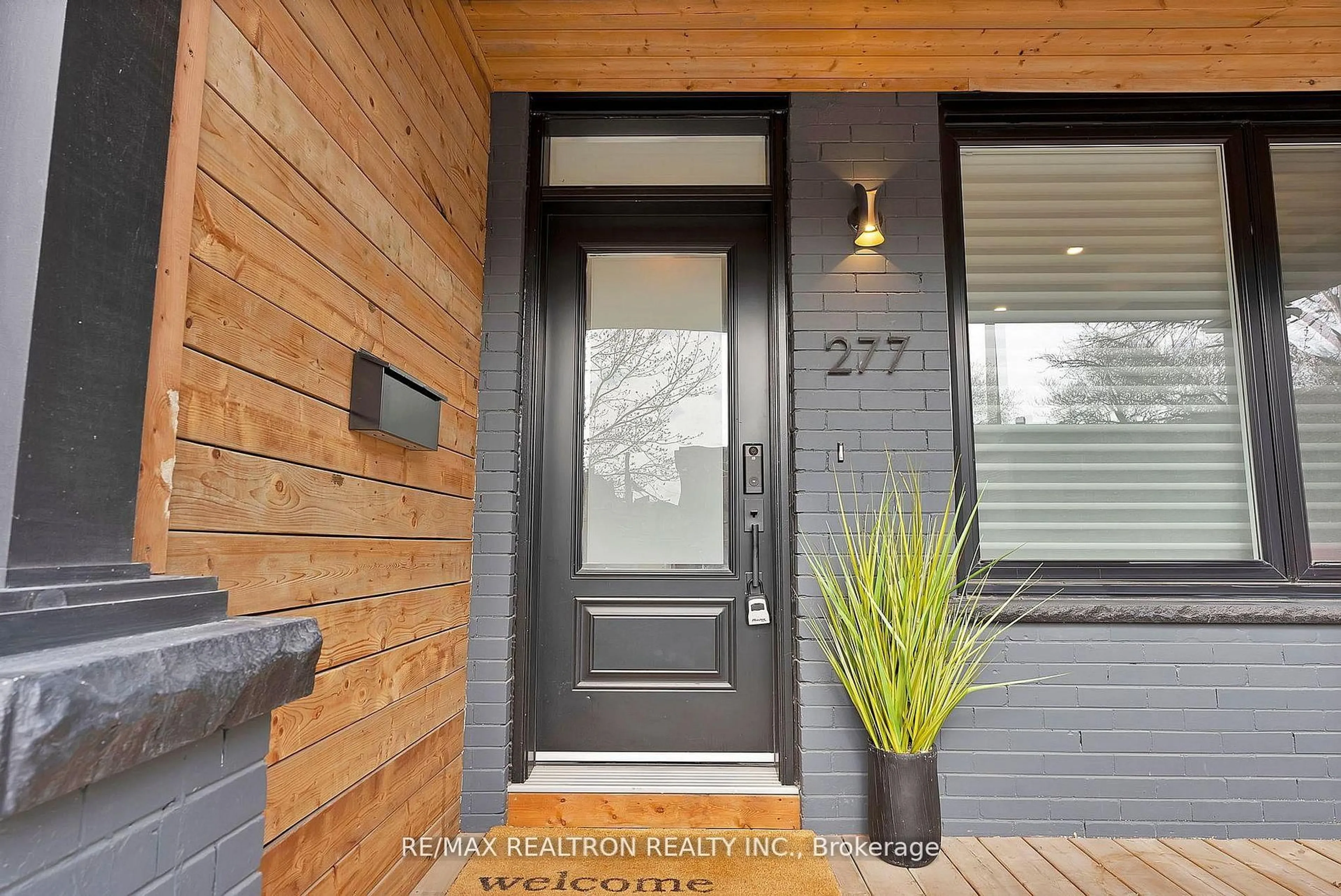 Indoor entryway for 277 Boston Ave, Toronto Ontario M4M 2V4