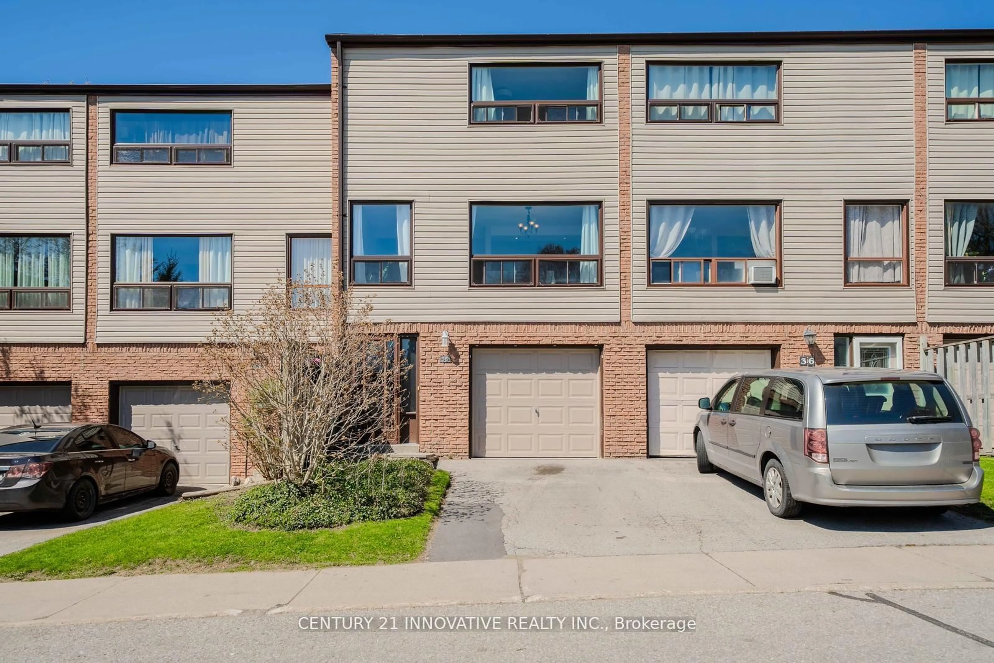 A pic from outside/outdoor area/front of a property/back of a property/a pic from drone, street for 35 The Bridle Path, Clarington Ontario L1C 3W1