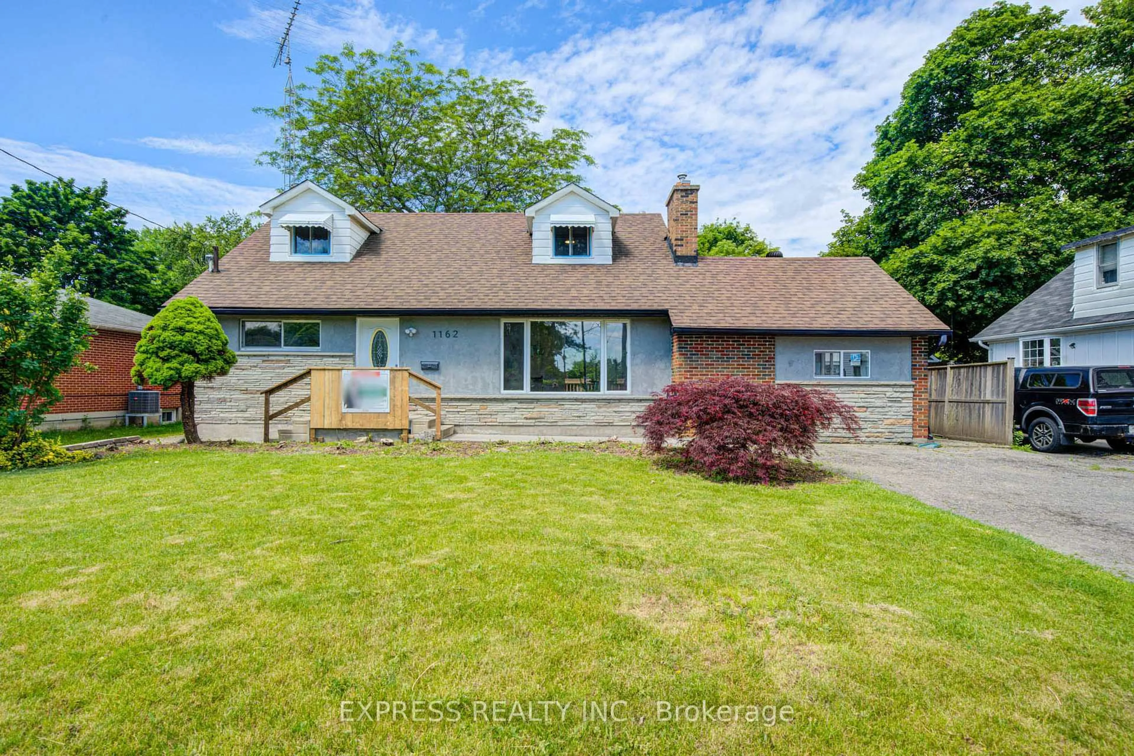 A pic from outside/outdoor area/front of a property/back of a property/a pic from drone, street for 1162 Somerville St, Oshawa Ontario L1G 4K5