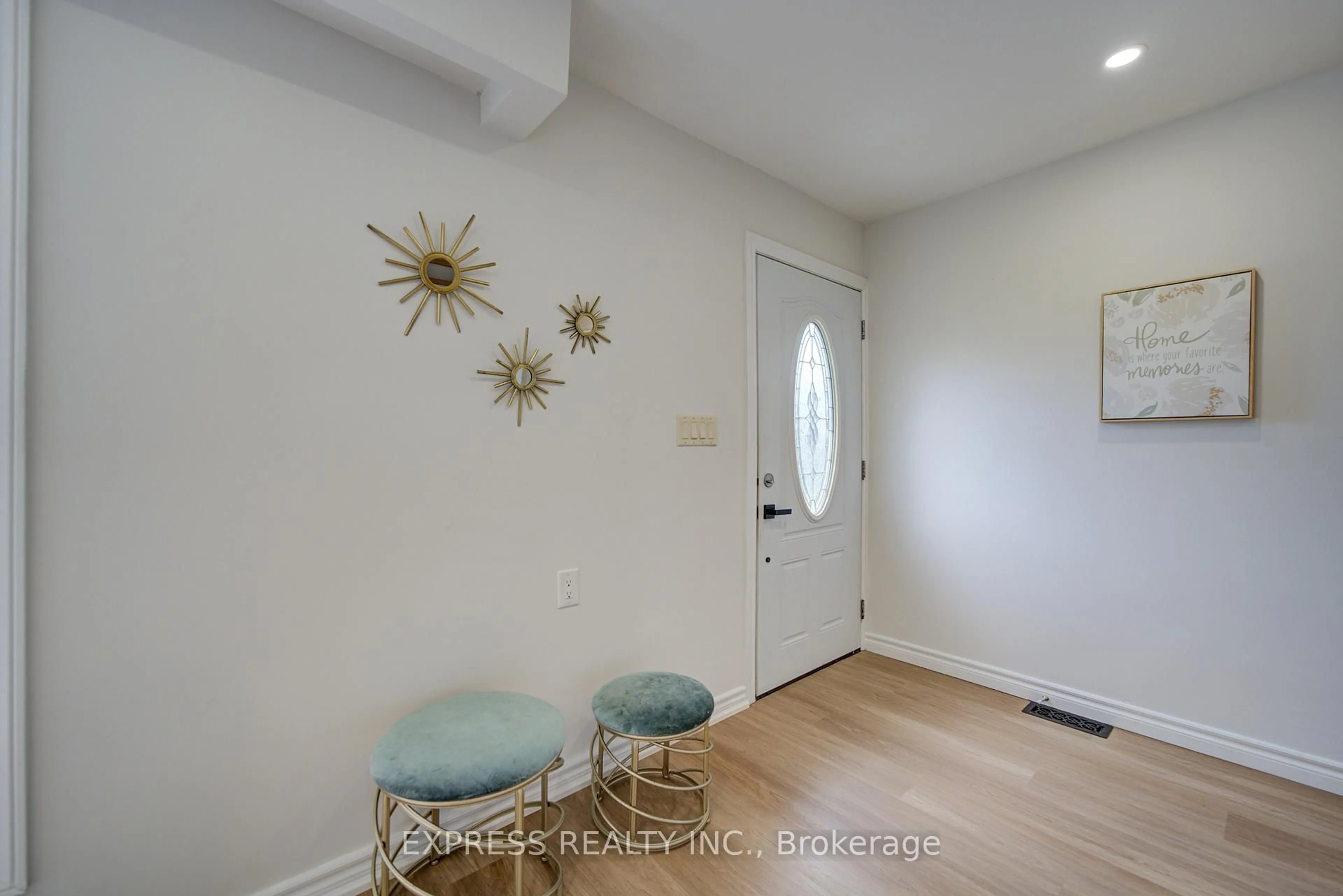 Indoor entryway for 1162 Somerville St, Oshawa Ontario L1G 4K5