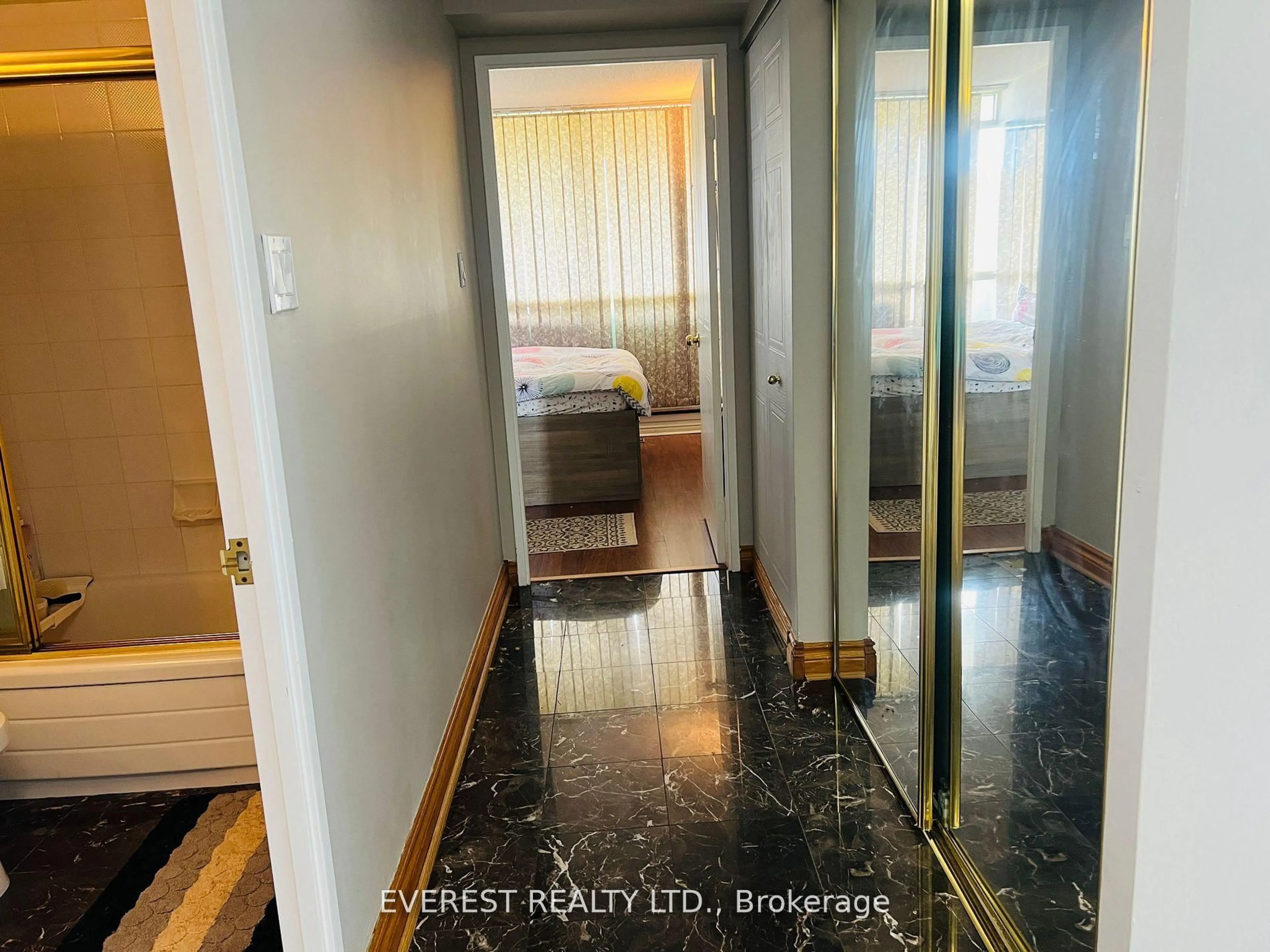 Indoor entryway for 5 Greystone Walk Dr #1405, Toronto Ontario M1K 5J5