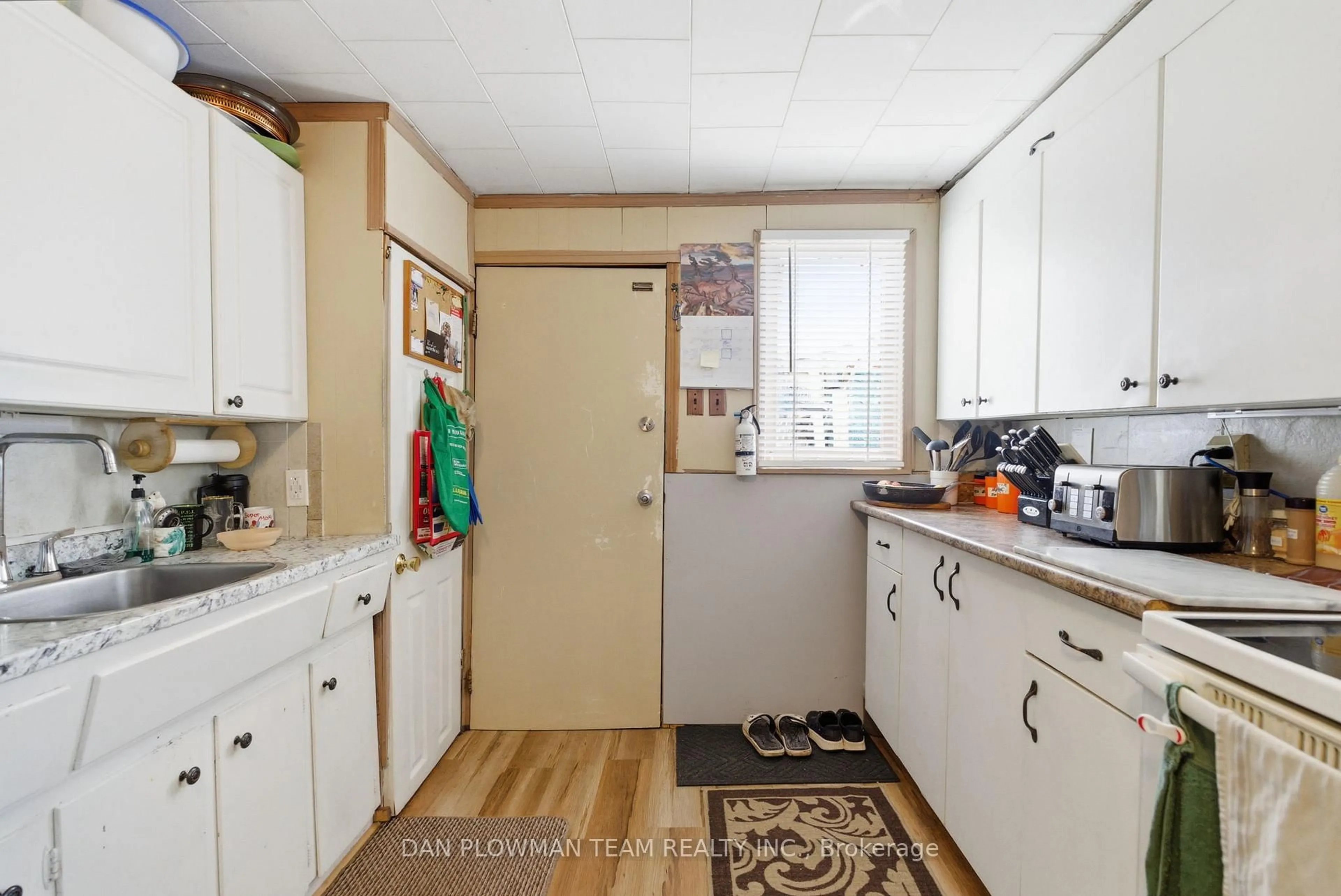 Standard kitchen, unknown for 78 East Beach Rd, Clarington Ontario L1C 6A5