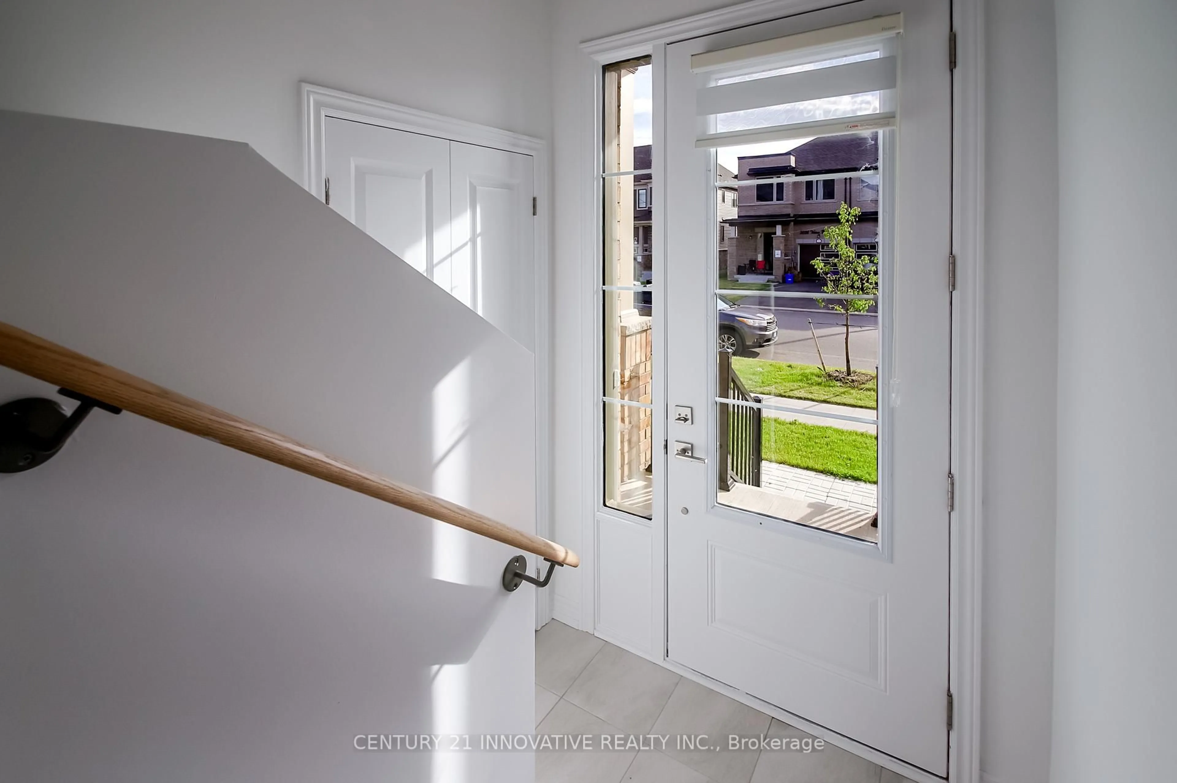 Indoor entryway for 2029 Verne Bowen St, Oshawa Ontario L1L 0S1