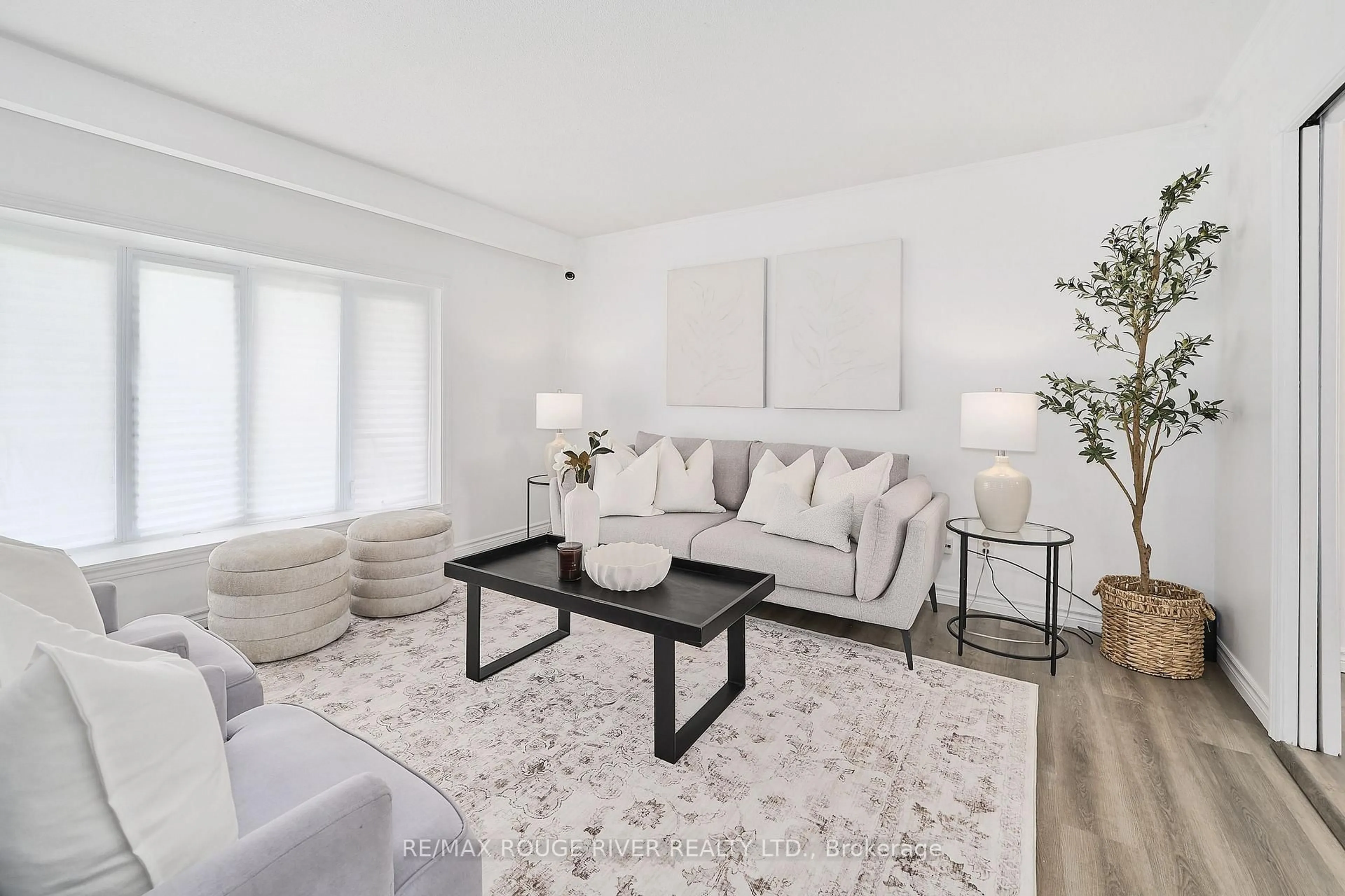 Living room with furniture, unknown for 6 Ribblesdale Dr, Whitby Ontario L1N 6K6