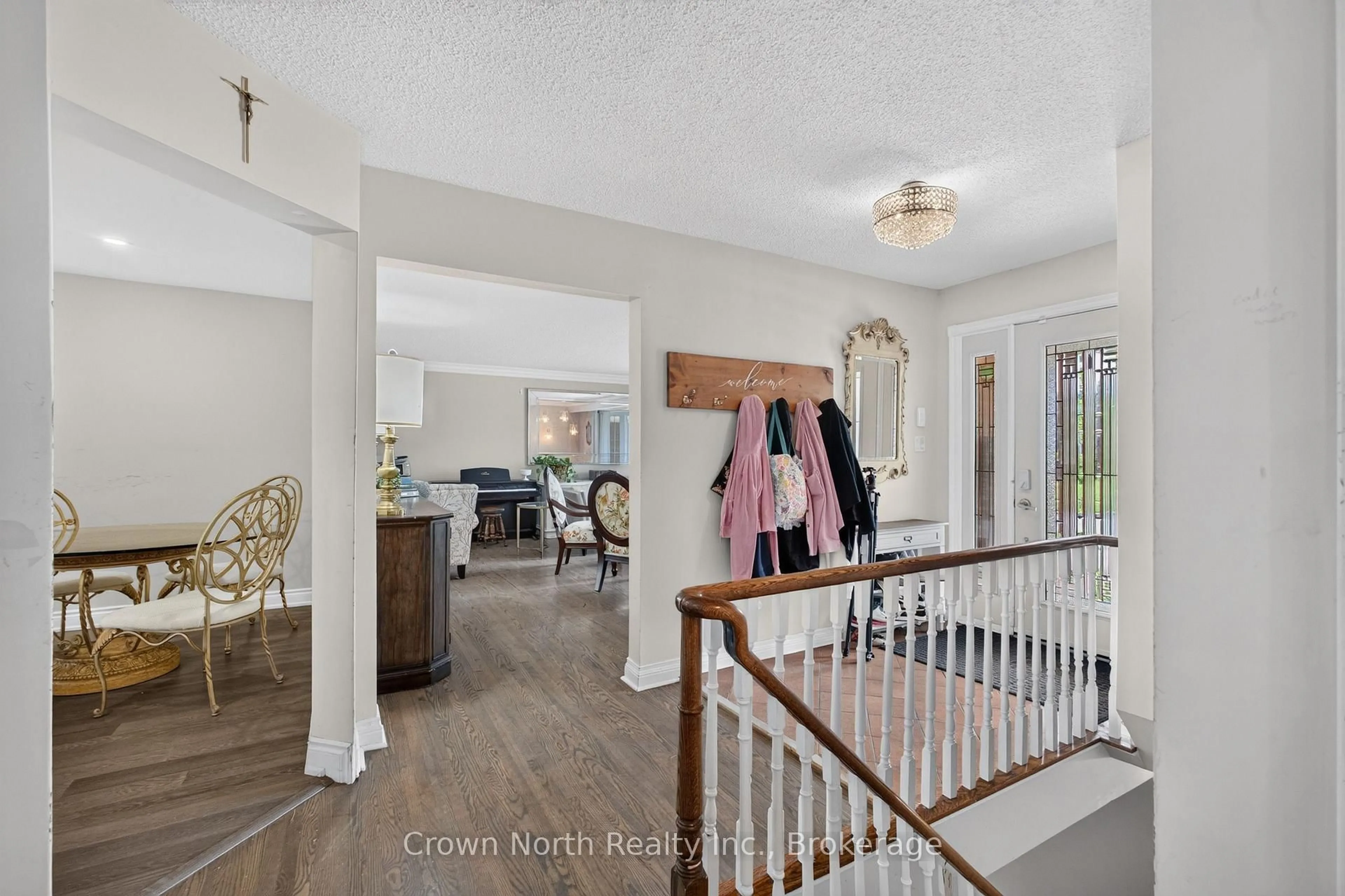 Indoor entryway for 109 Portico Dr, Toronto Ontario M1G 3R5