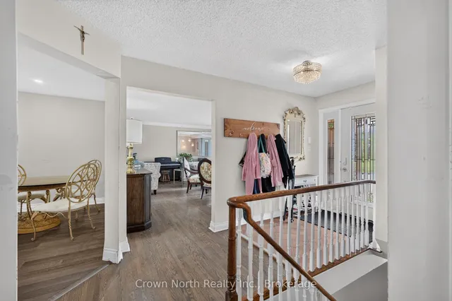 109 Portico Dr, Toronto 5