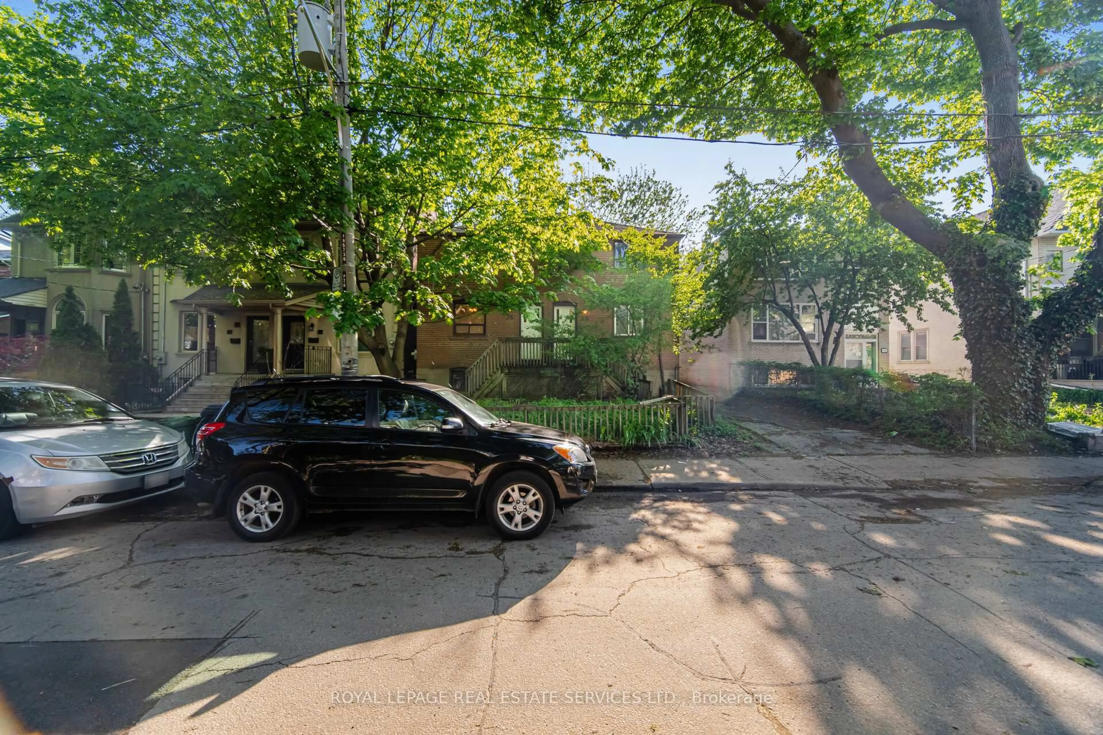A pic from outside/outdoor area/front of a property/back of a property/a pic from drone, street for 76-78 Lewis St, Toronto Ontario M4M 2H3