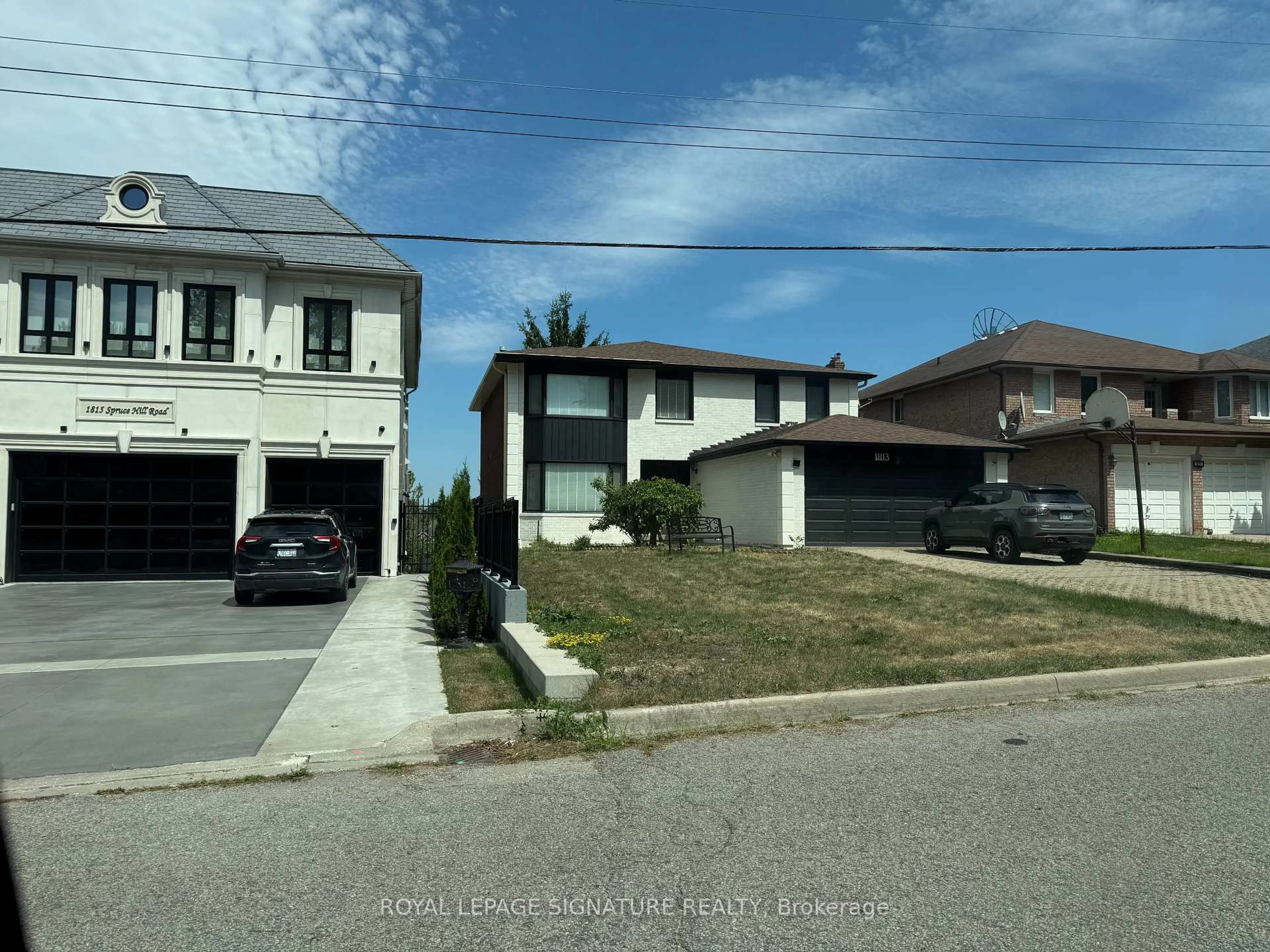 A pic from outside/outdoor area/front of a property/back of a property/a pic from drone, street for 1813 Spruce Hill Rd, Pickering Ontario L1V 1S5