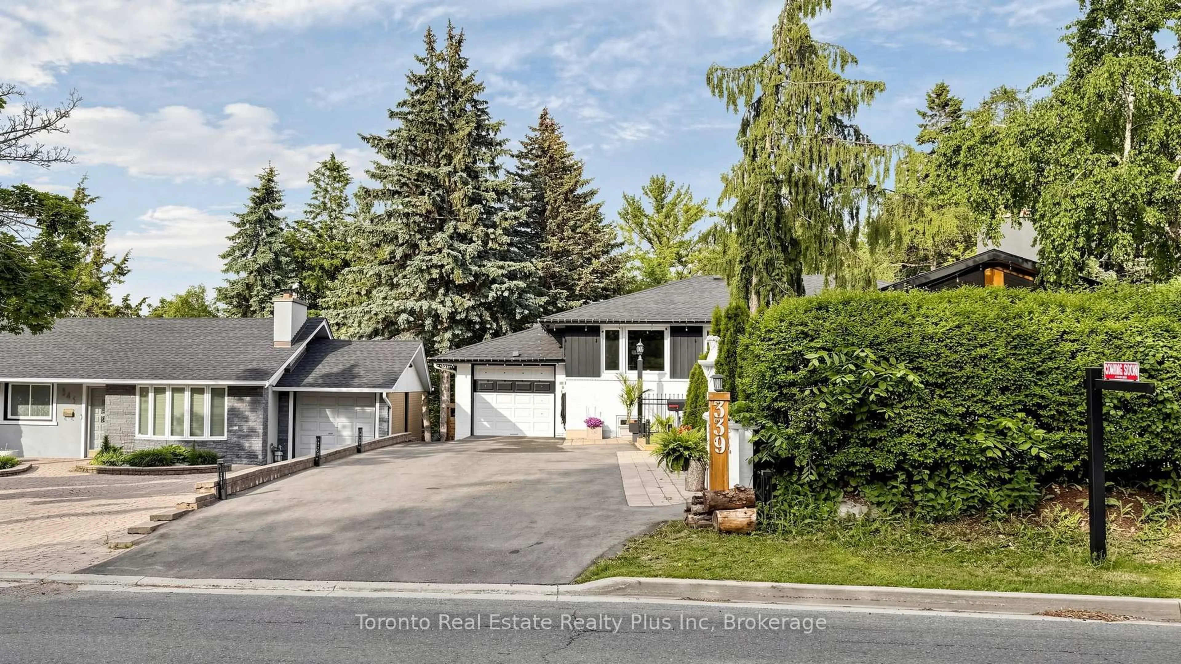 Home with vinyl exterior material, street for 339 East Ave, Toronto Ontario M1C 2W5