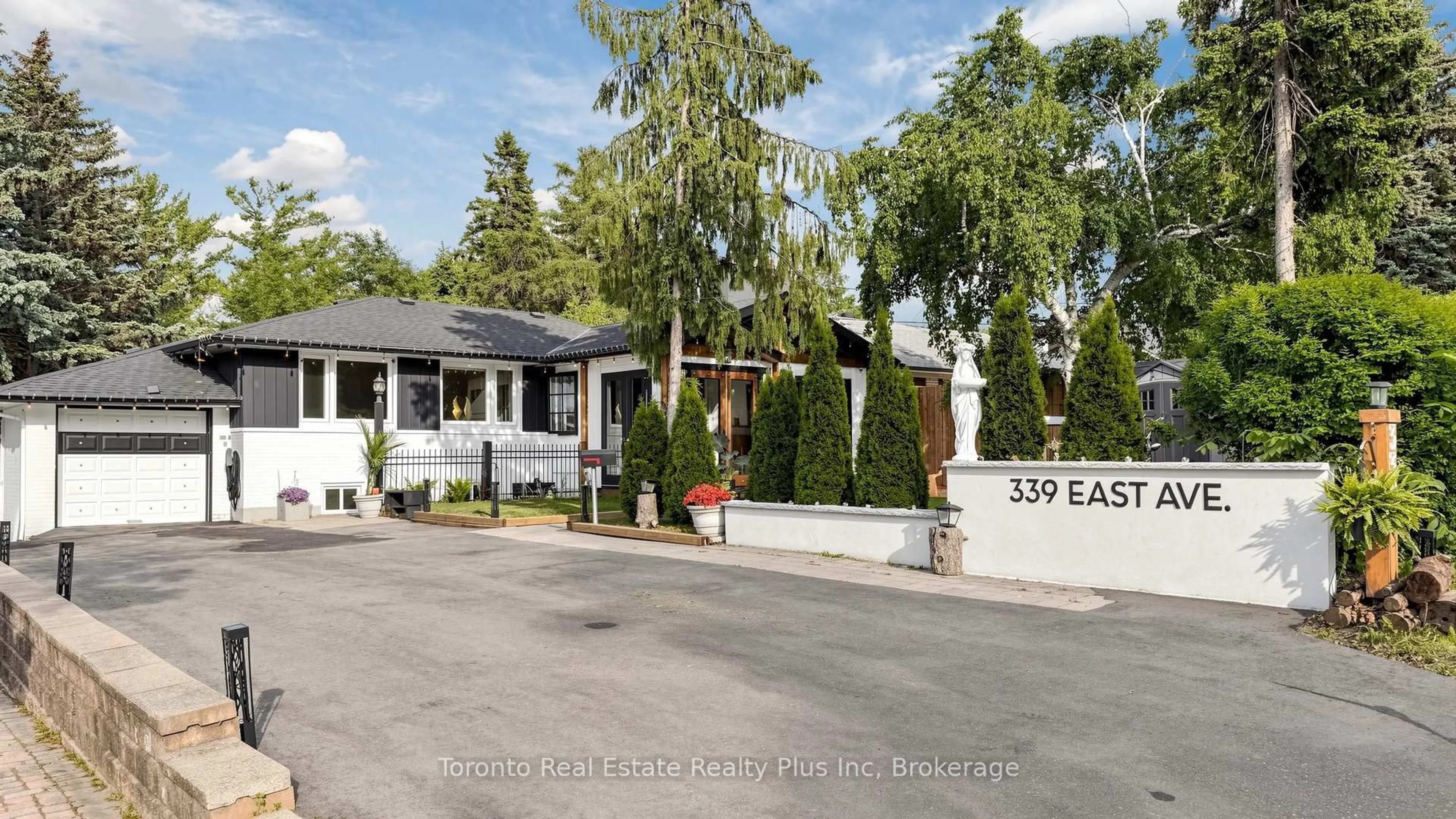 Patio, street for 339 East Ave, Toronto Ontario M1C 2W5