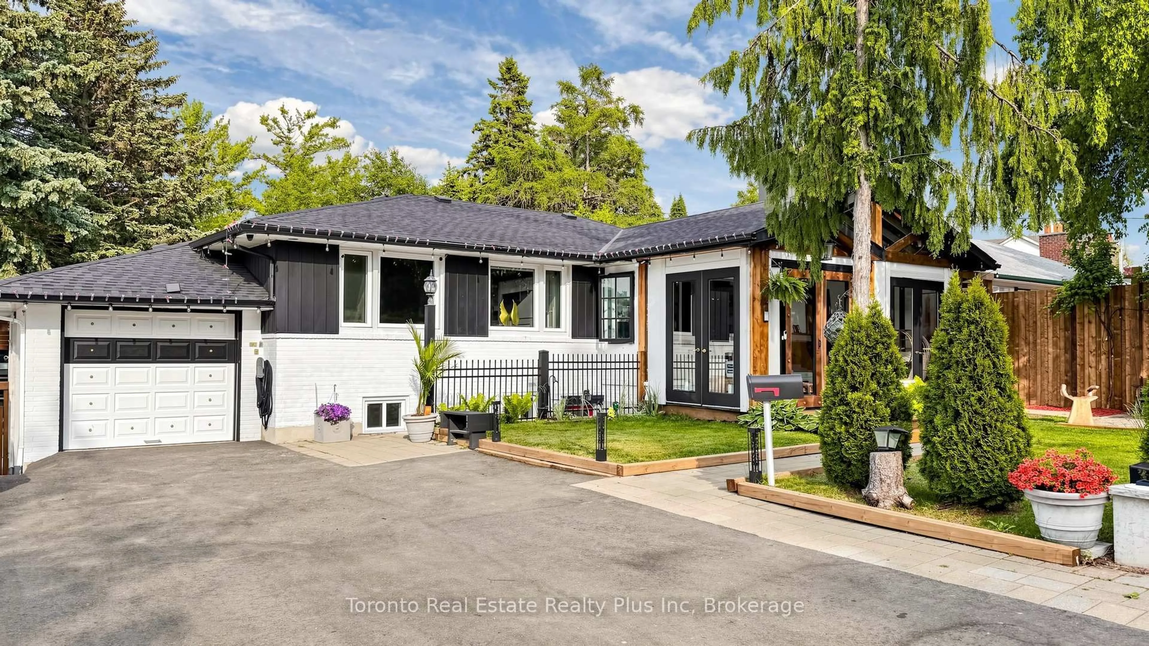 Home with vinyl exterior material, street for 339 East Ave, Toronto Ontario M1C 2W5
