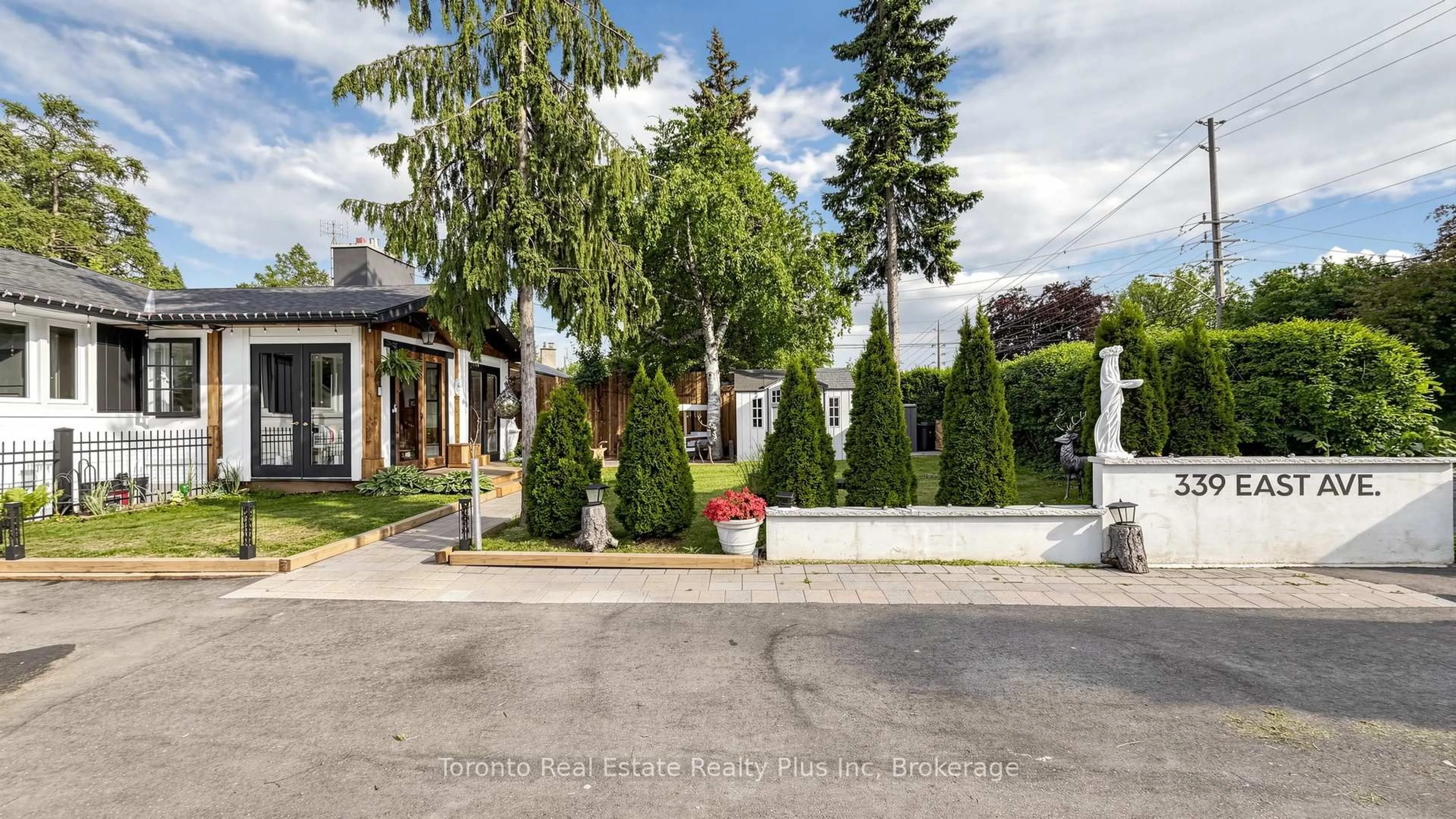 Patio, street for 339 East Ave, Toronto Ontario M1C 2W5