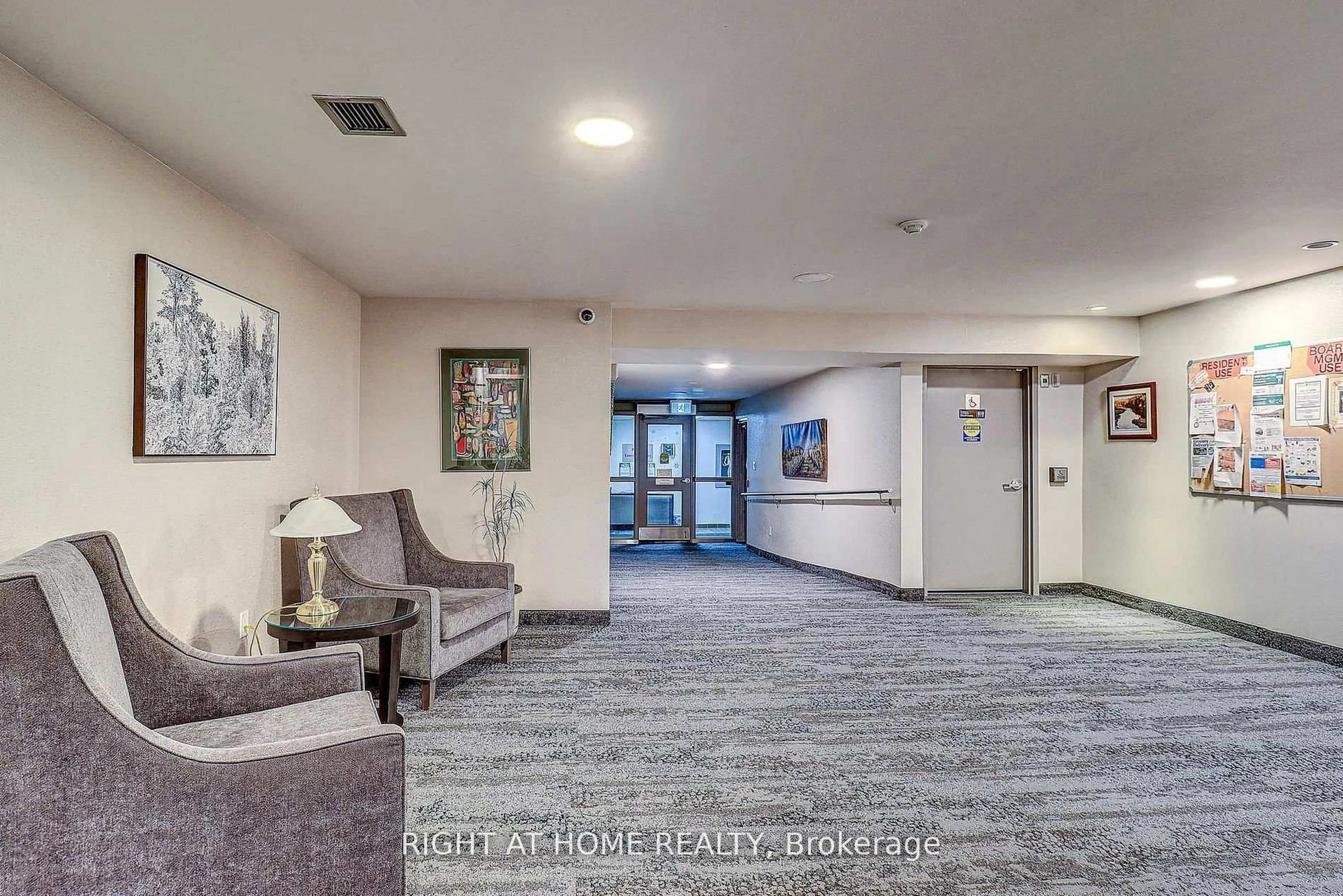 Indoor foyer for 757 Victoria Park Ave #605, Toronto Ontario M4C 5N8