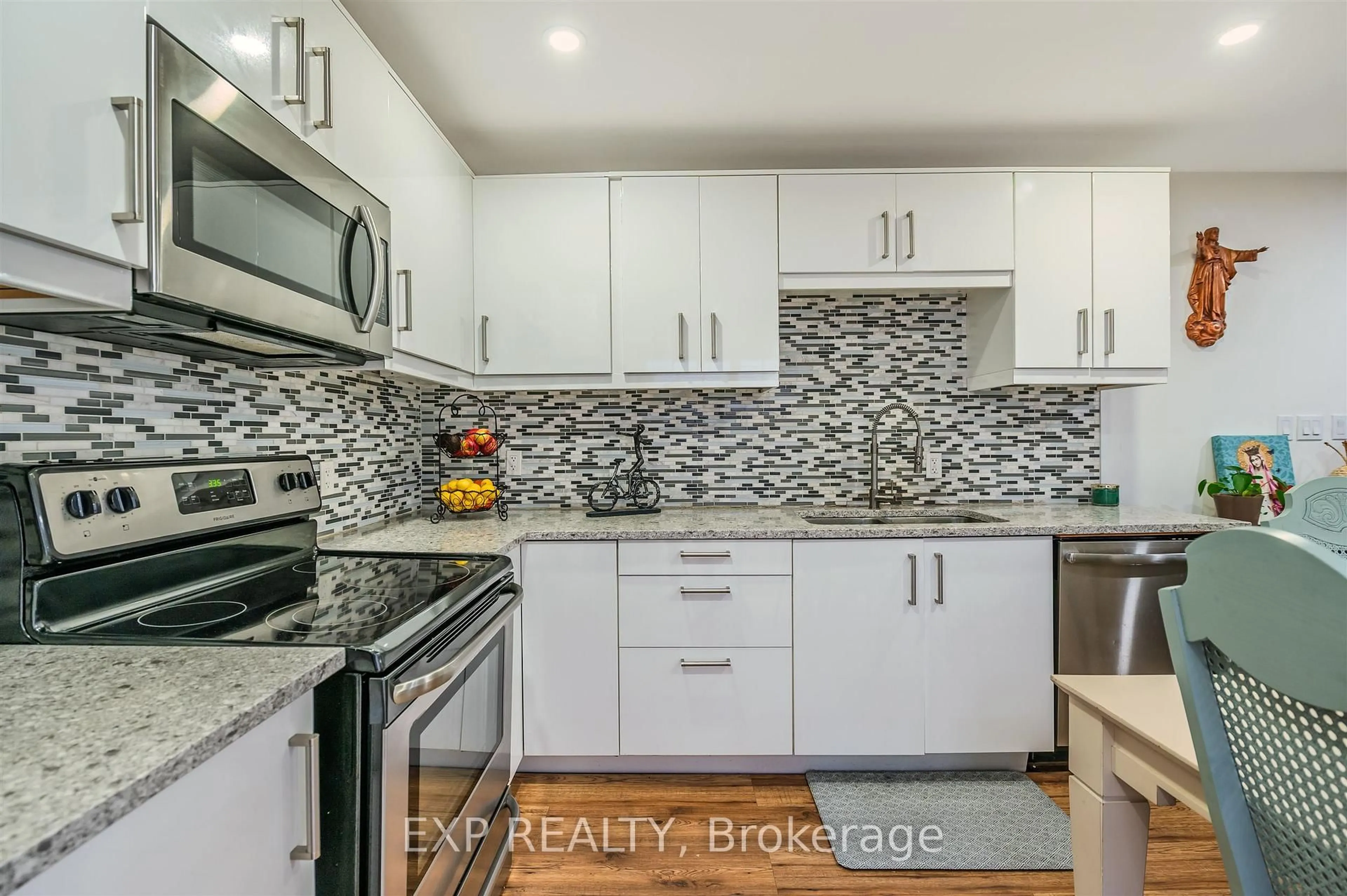 Unknown for 829 Athol St, Whitby Ontario L1N 4A1