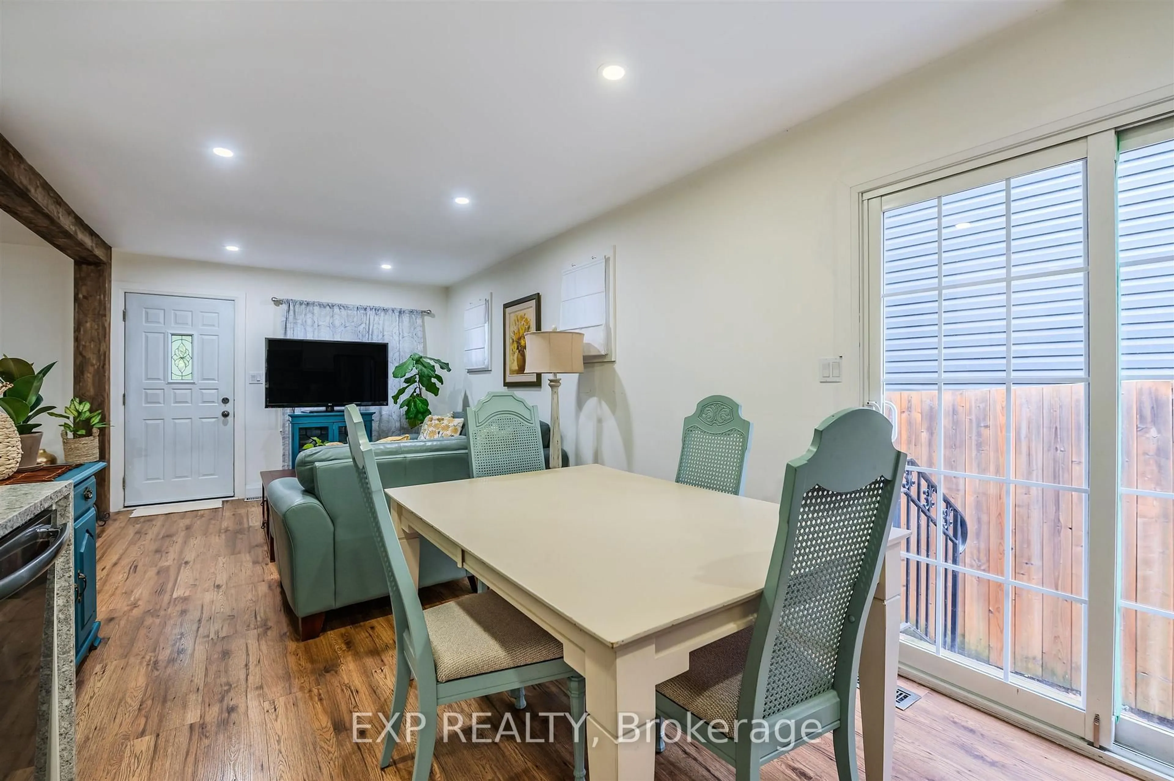 Unknown for 829 Athol St, Whitby Ontario L1N 4A1