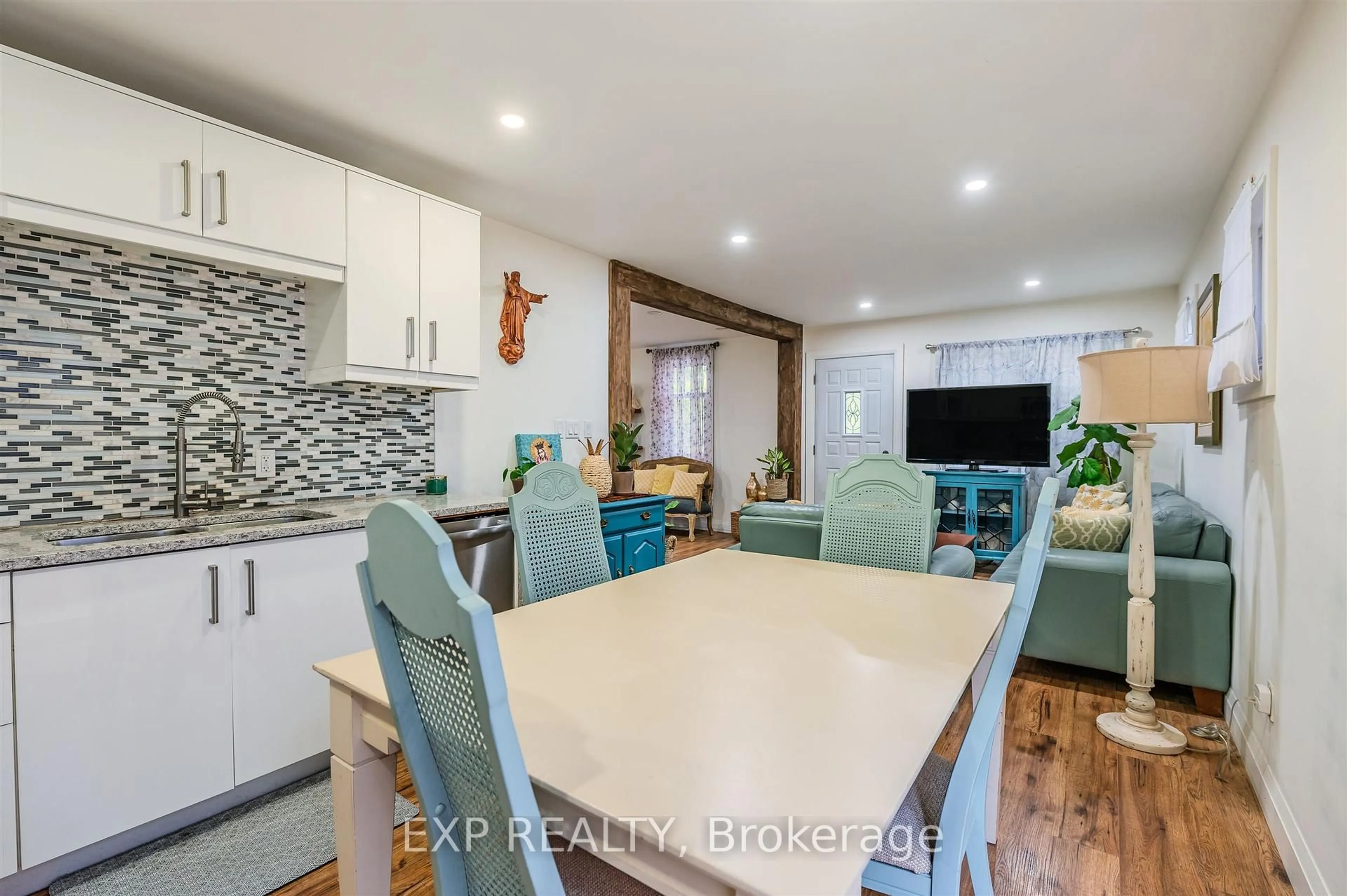 Open concept kitchen, wood/laminate floor for 829 Athol St, Whitby Ontario L1N 4A1