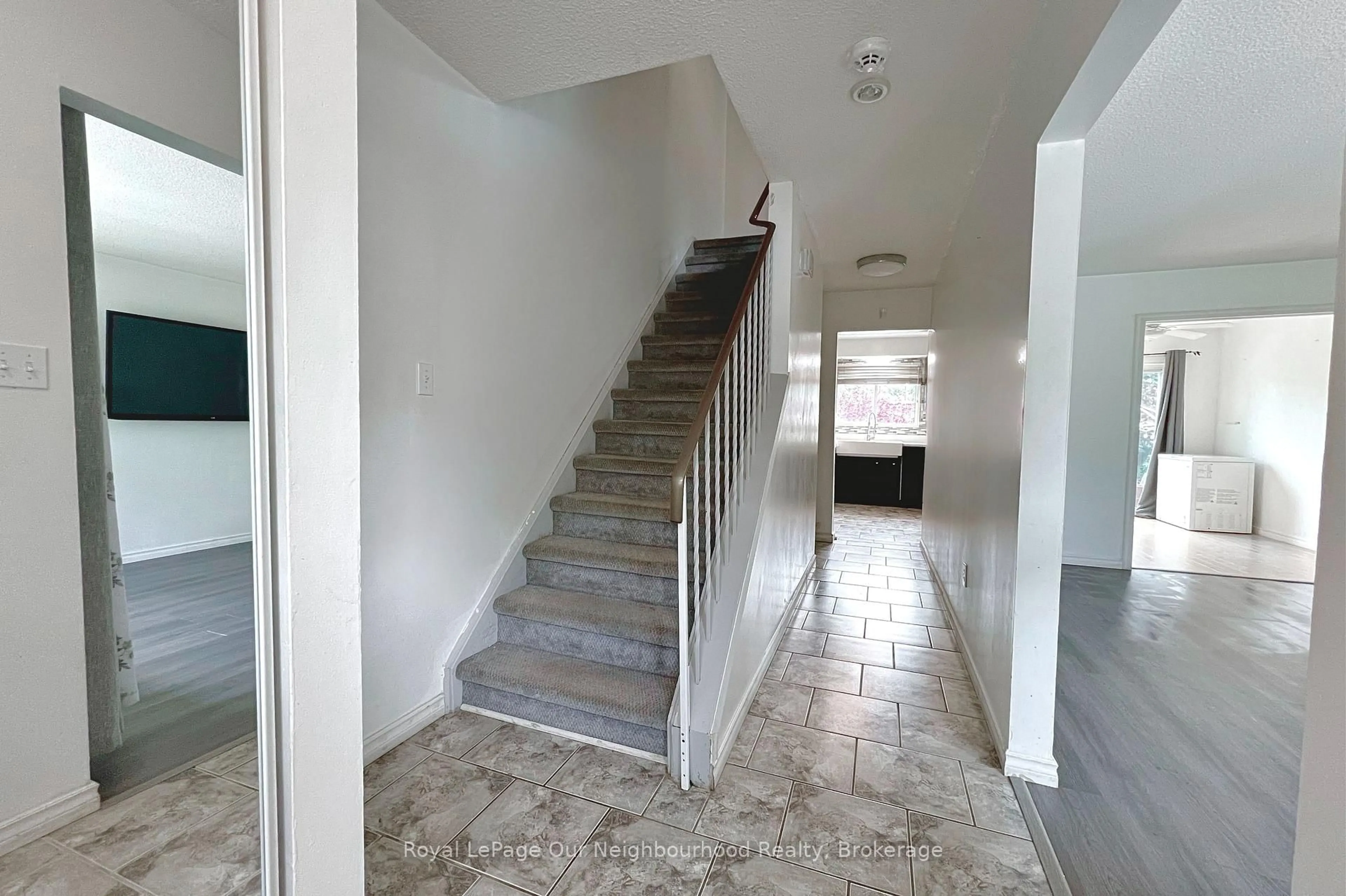 Unknown for 529 Lancelot Cres, Oshawa Ontario L1K 1J9
