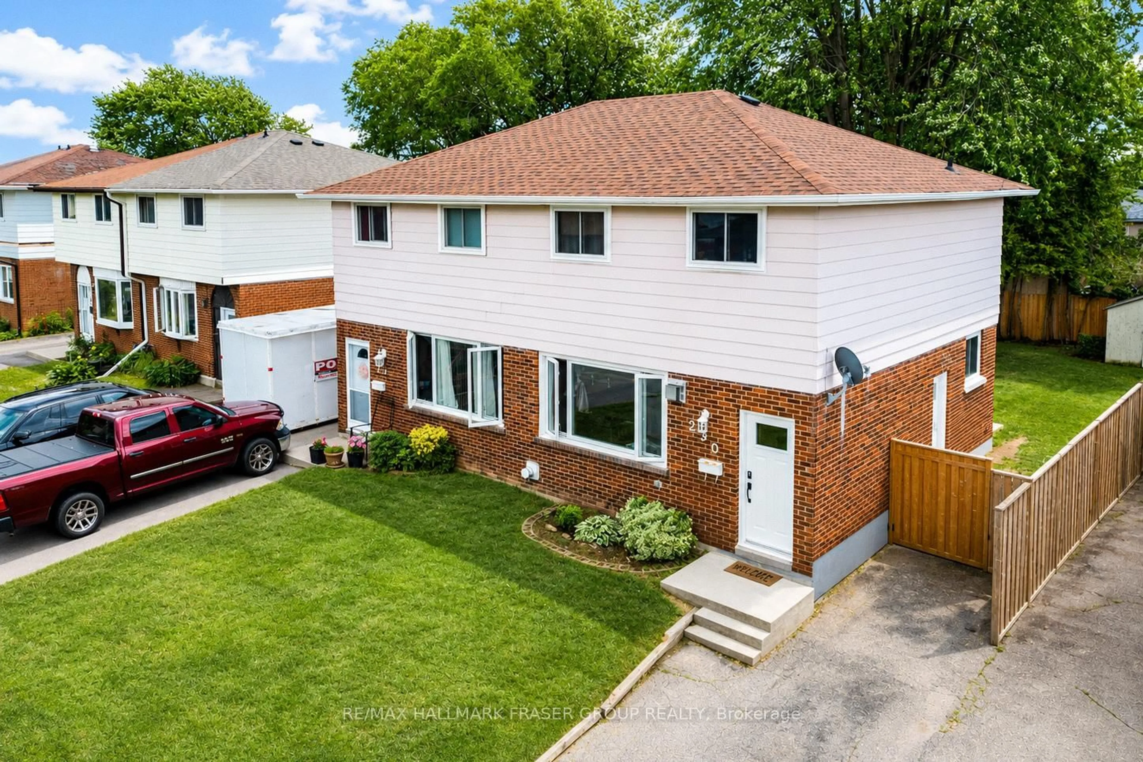 A pic from outside/outdoor area/front of a property/back of a property/a pic from drone, street for 230 Kinmount Cres, Oshawa Ontario L1J 3T7