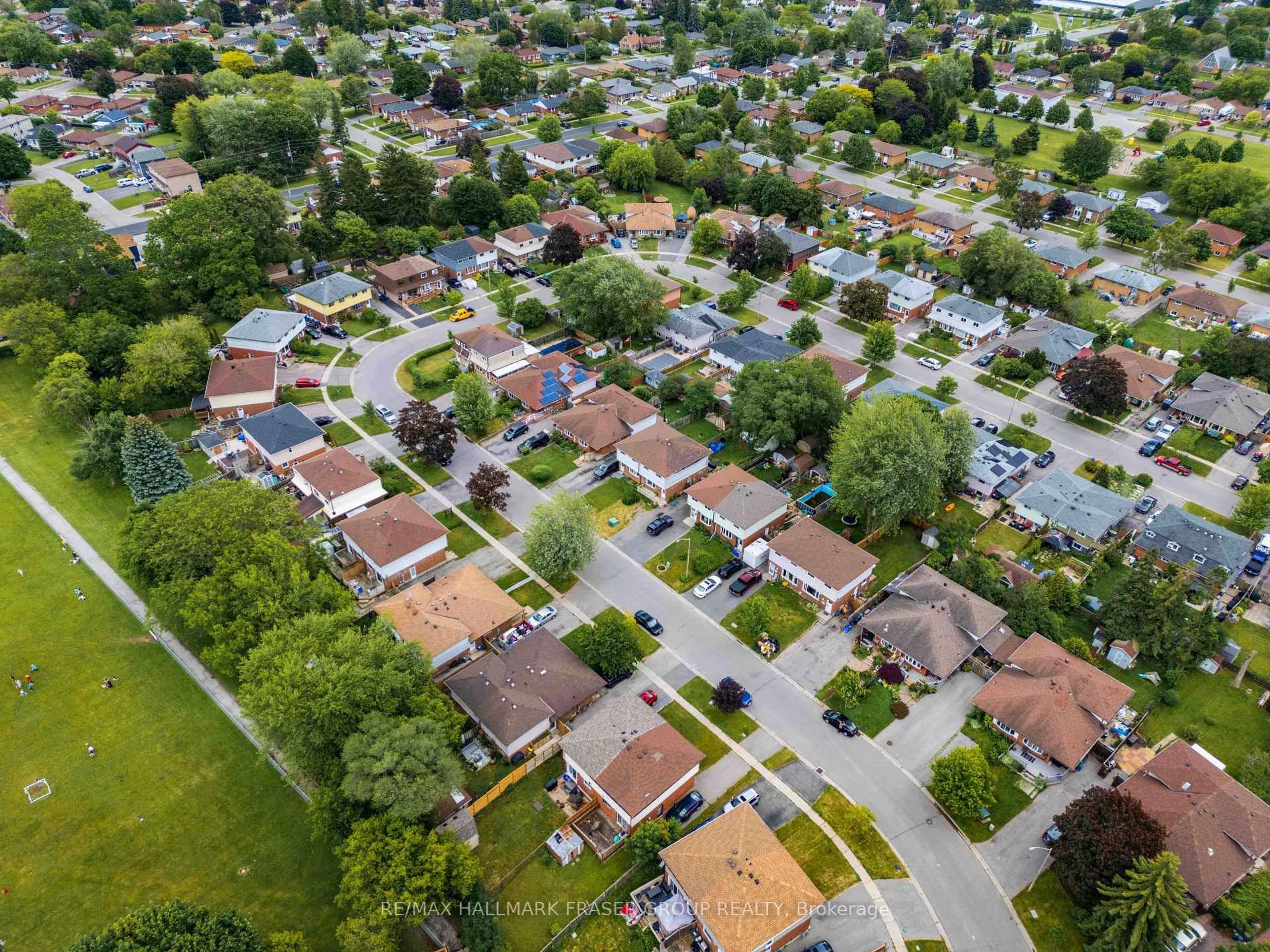 A pic from outside/outdoor area/front of a property/back of a property/a pic from drone, street for 230 Kinmount Cres, Oshawa Ontario L1J 3T7