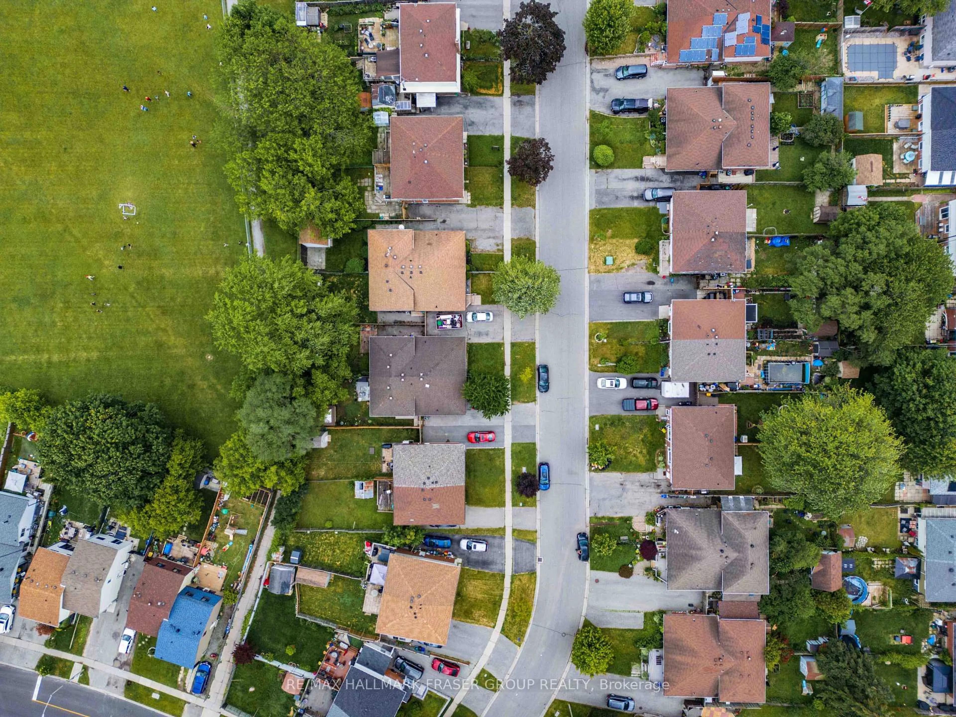 A pic from outside/outdoor area/front of a property/back of a property/a pic from drone, street for 230 Kinmount Cres, Oshawa Ontario L1J 3T7