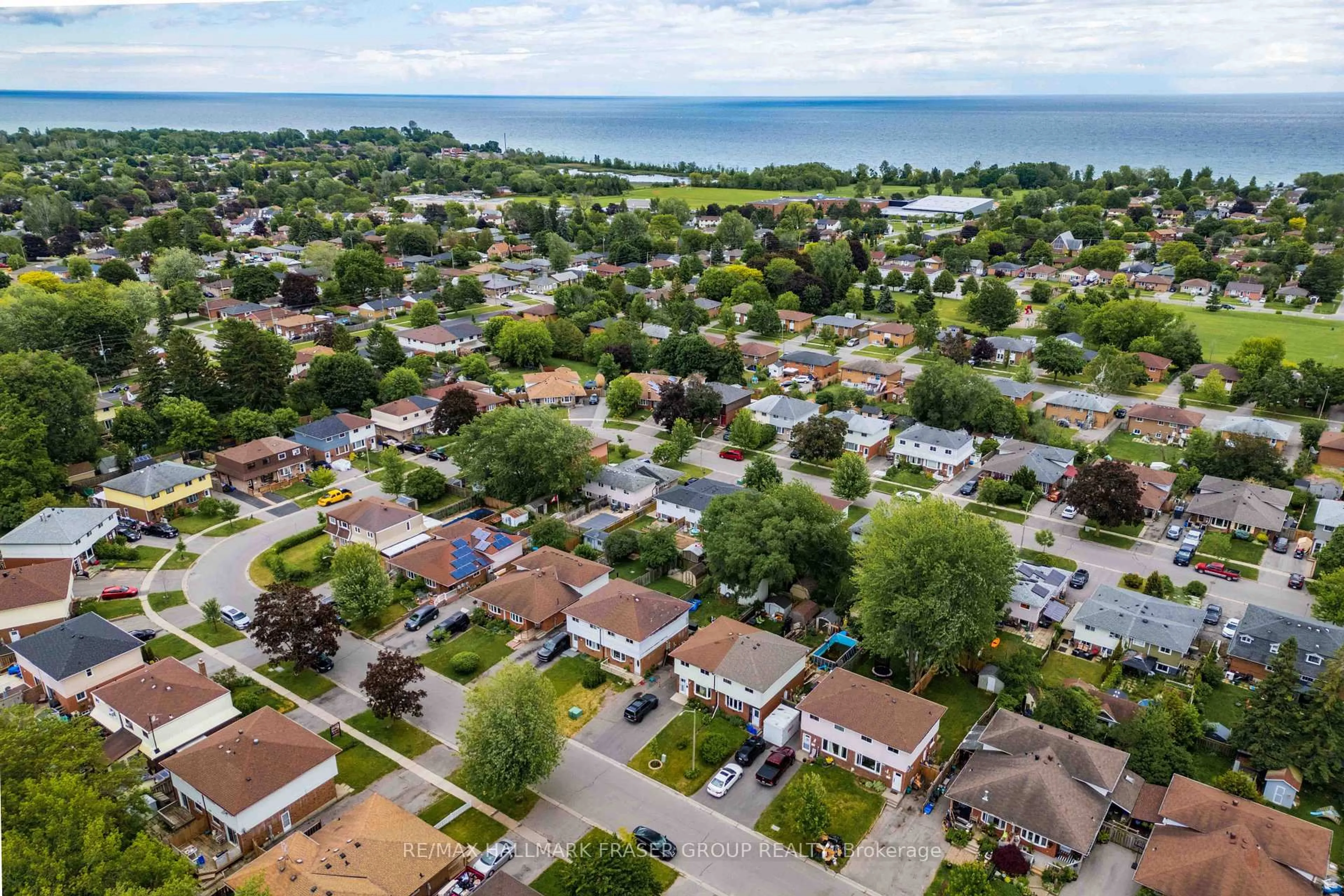 A pic from outside/outdoor area/front of a property/back of a property/a pic from drone, water/lake/river/ocean view for 230 Kinmount Cres, Oshawa Ontario L1J 3T7