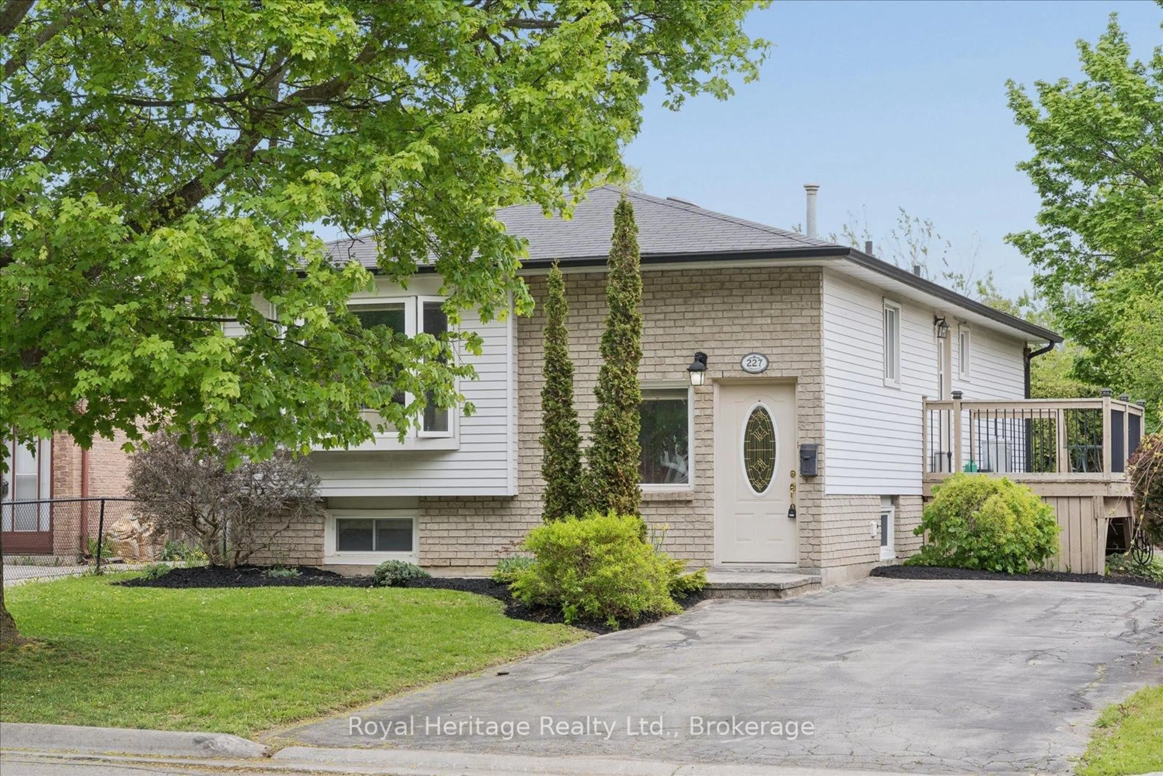 Home with brick exterior material, street for 227 Limerick St, Oshawa Ontario L1J 7H2