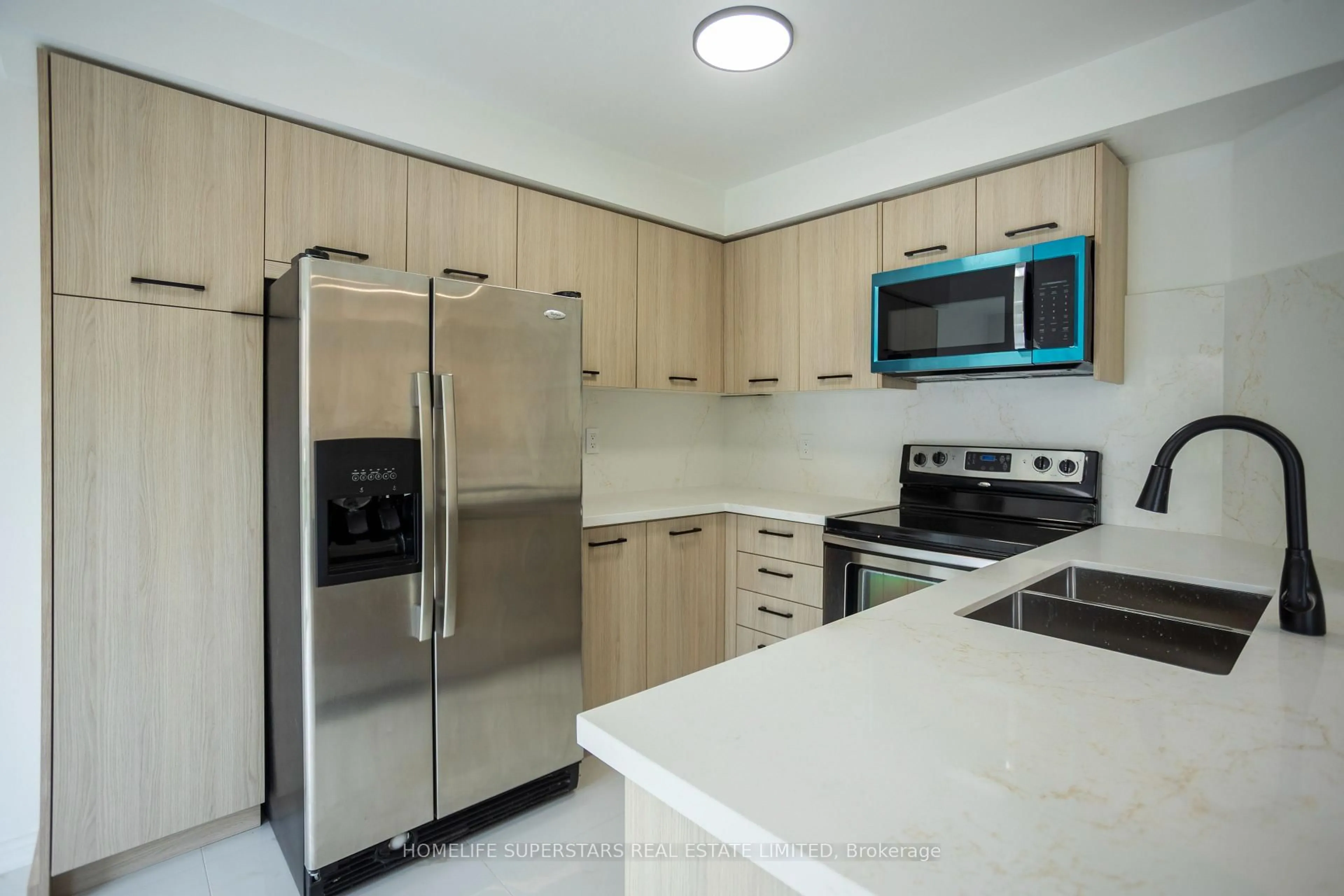 Standard kitchen, unknown for 6 Smales Dr, Ajax Ontario L1Z 1G5