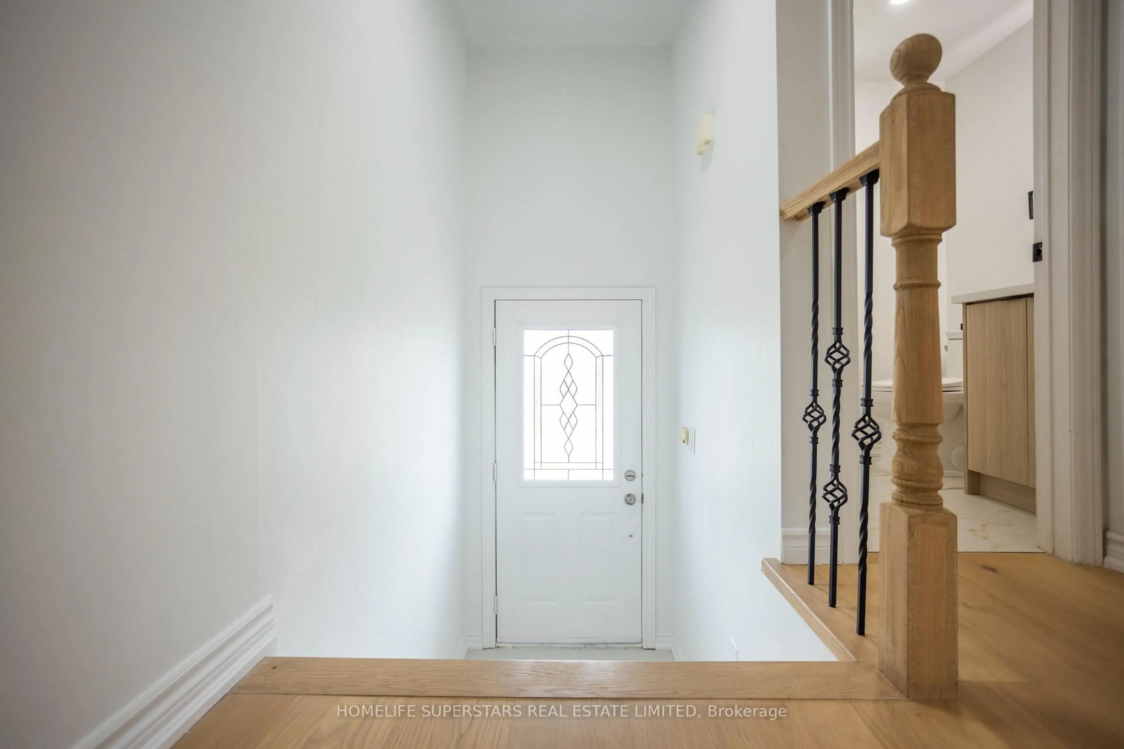 Indoor entryway for 6 Smales Dr, Ajax Ontario L1Z 1G5