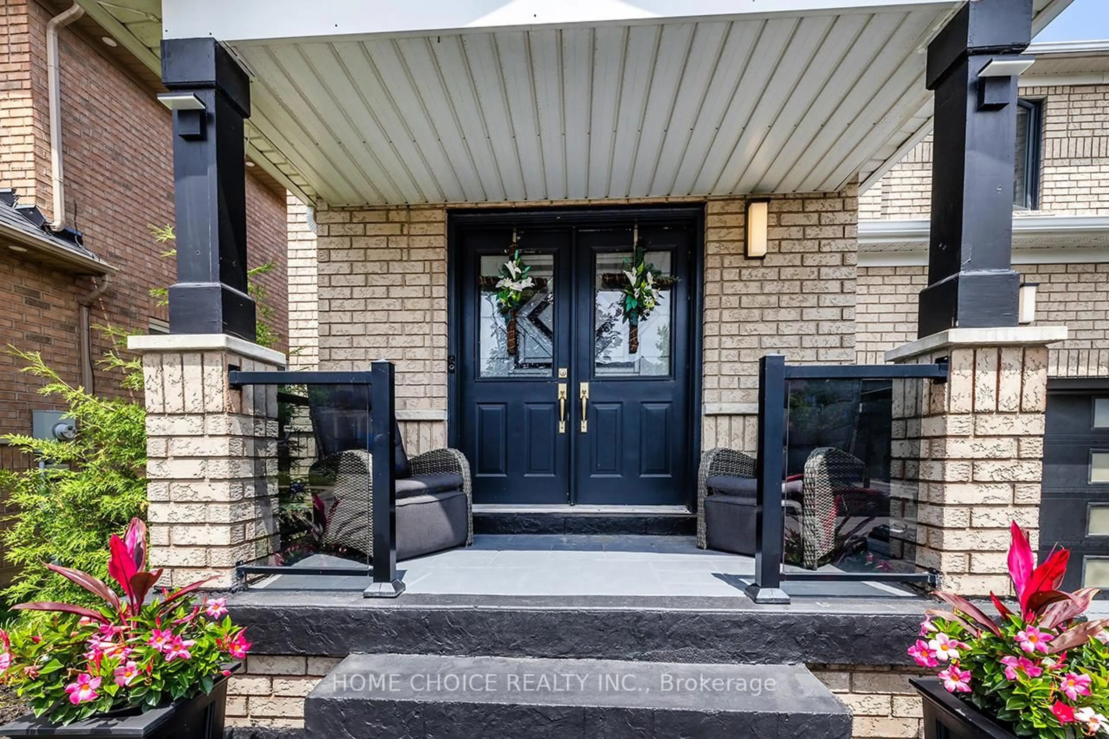 Indoor entryway for 87 Beckett Cres, Clarington Ontario L1E 3J4