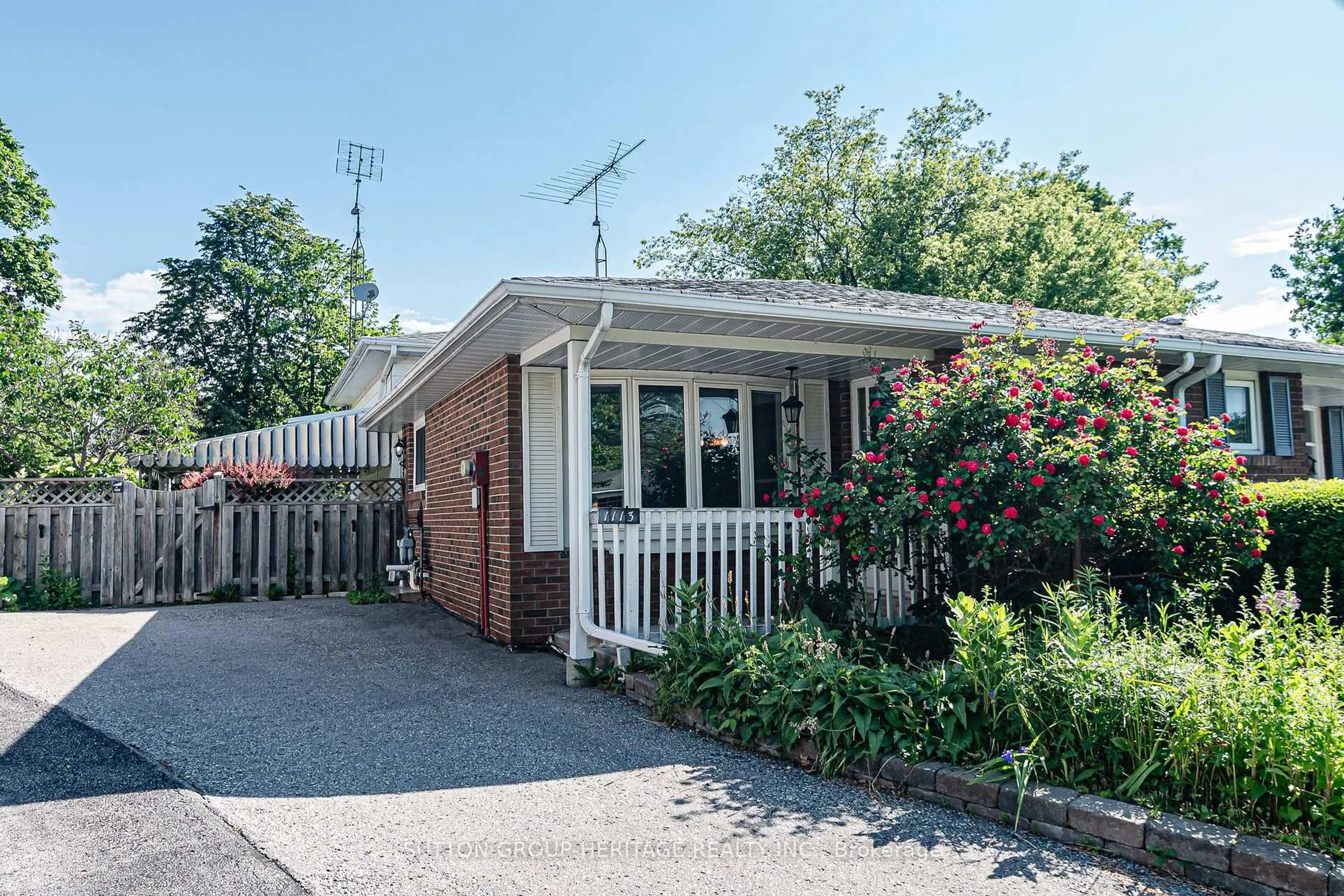 Unknown for 1113 Valley Crt, Oshawa Ontario L1J 3M4