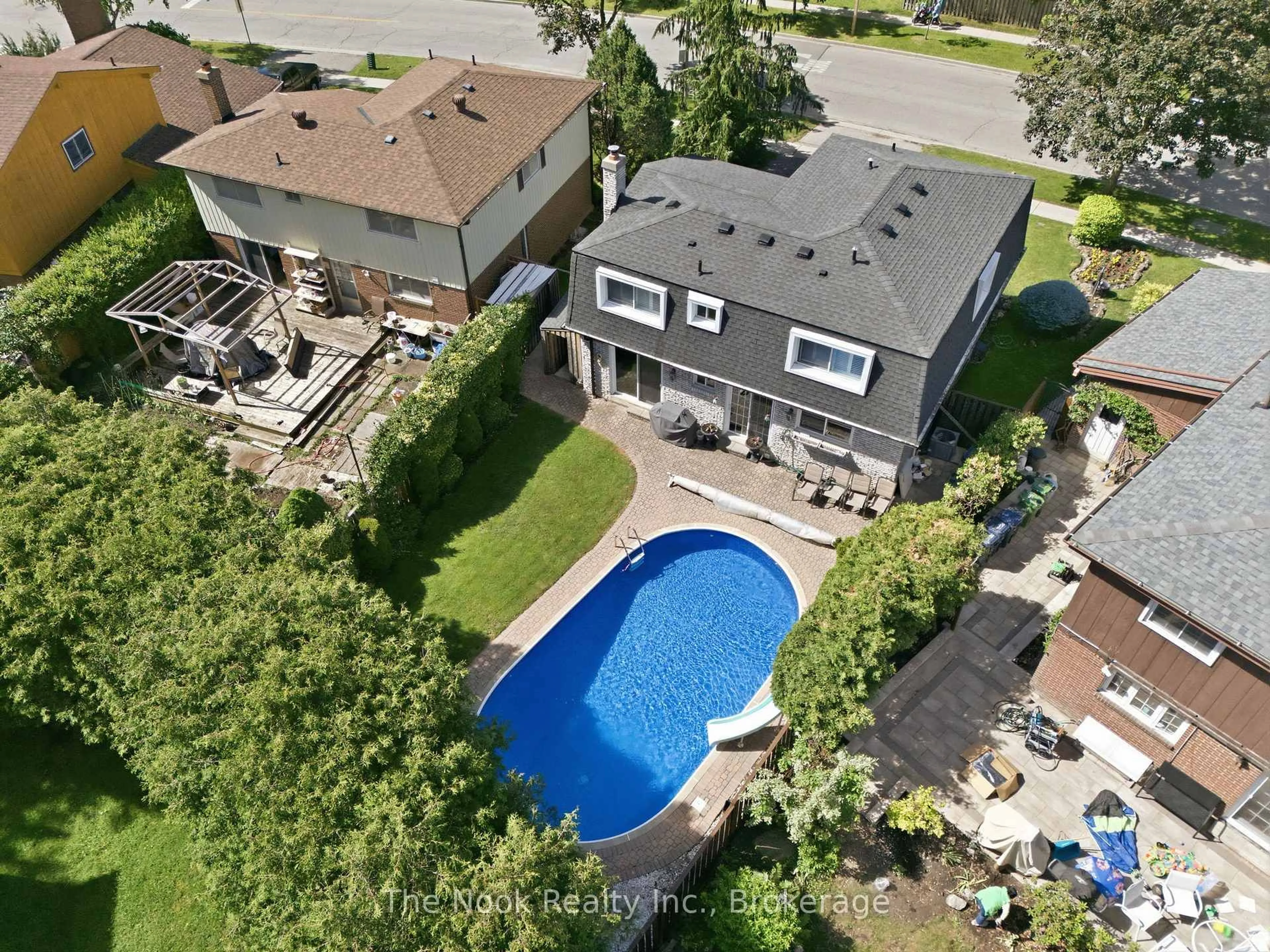 A pic from outside/outdoor area/front of a property/back of a property/a pic from drone, water/lake/river/ocean view for 70 Beverly Glen Blvd, Toronto Ontario M1W 1W2