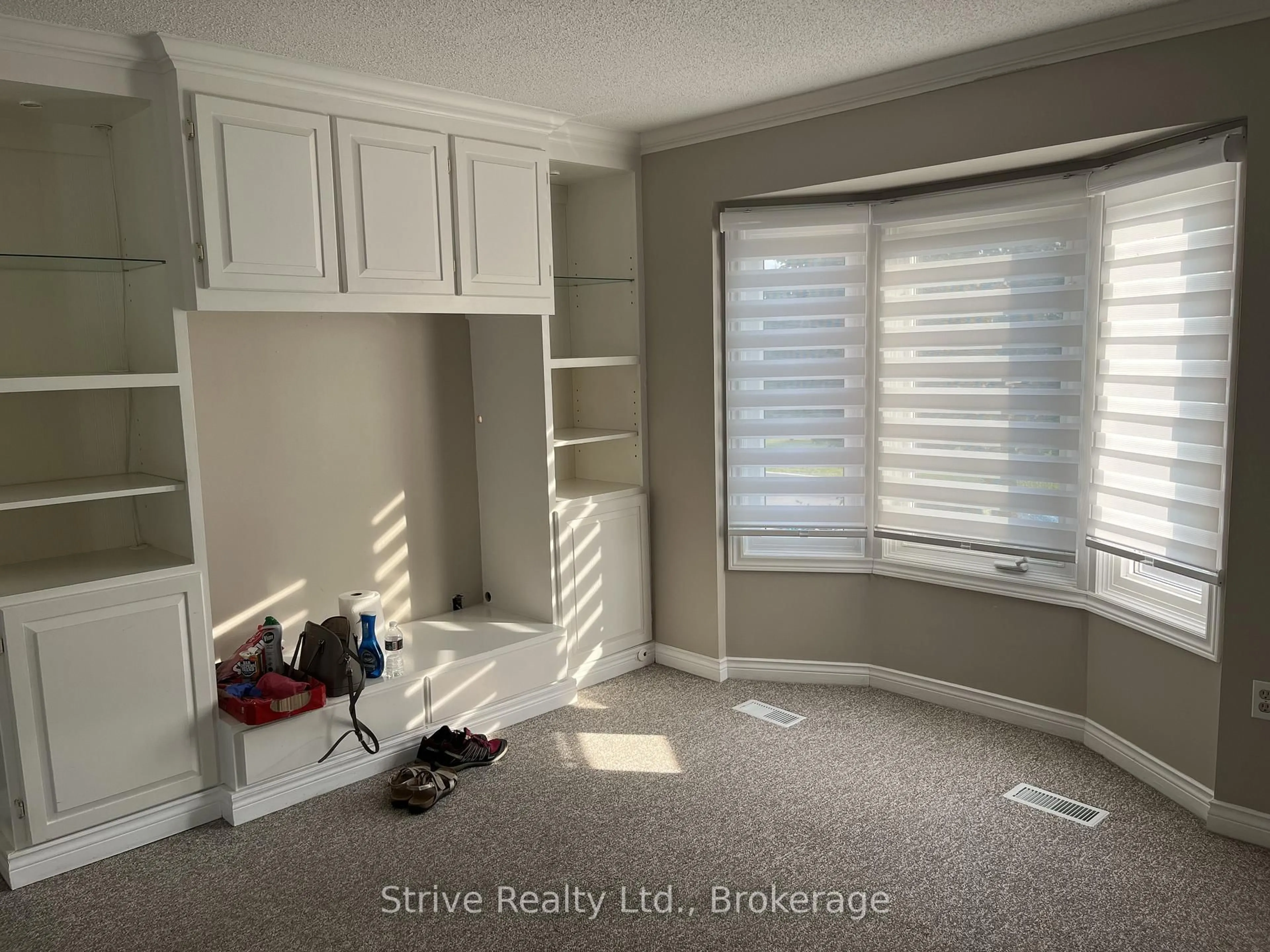 A pic of a room for 1013 Attersley Dr, Oshawa Ontario L1K 2G9