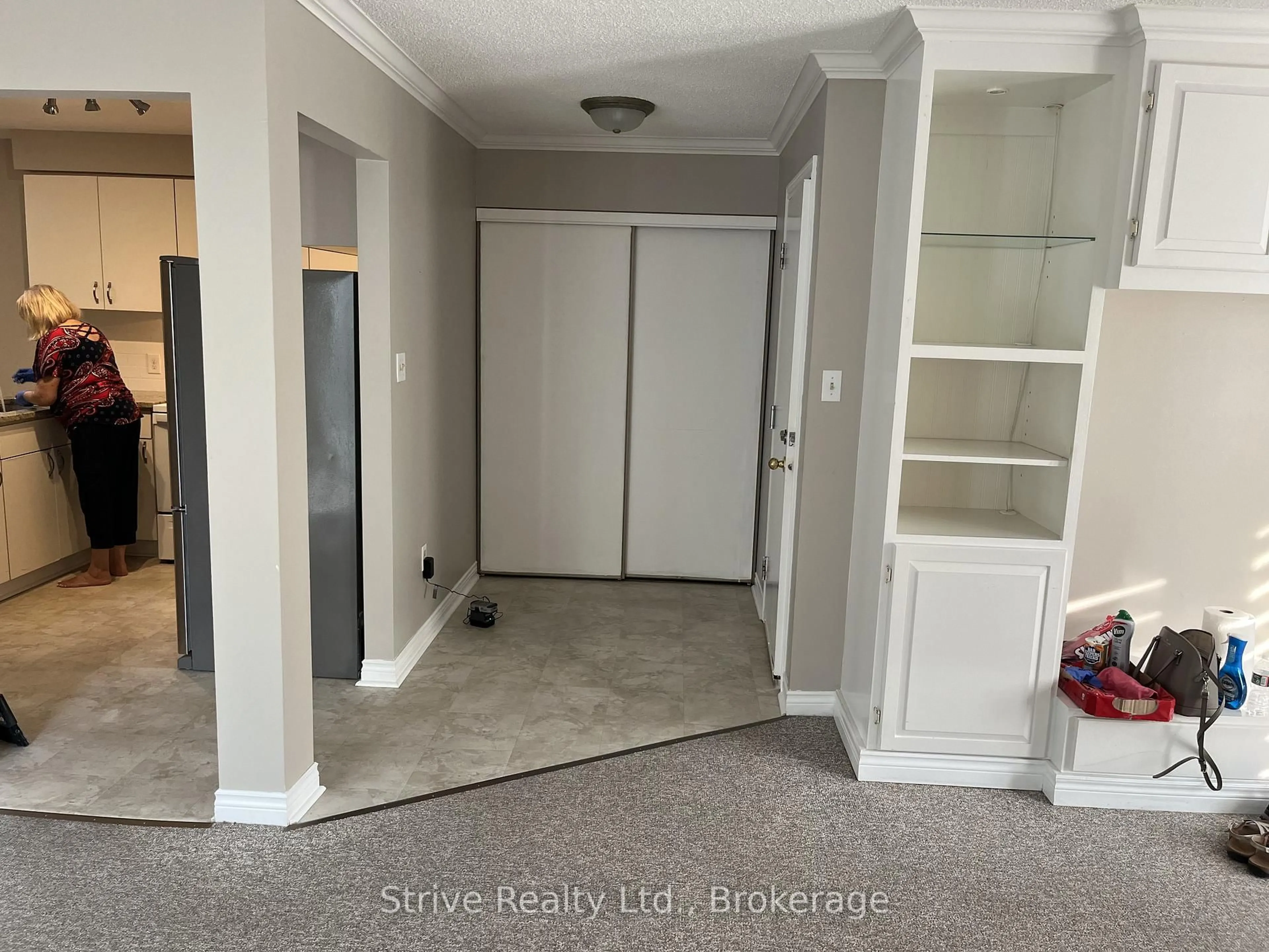 Indoor entryway for 1013 Attersley Dr, Oshawa Ontario L1K 2G9