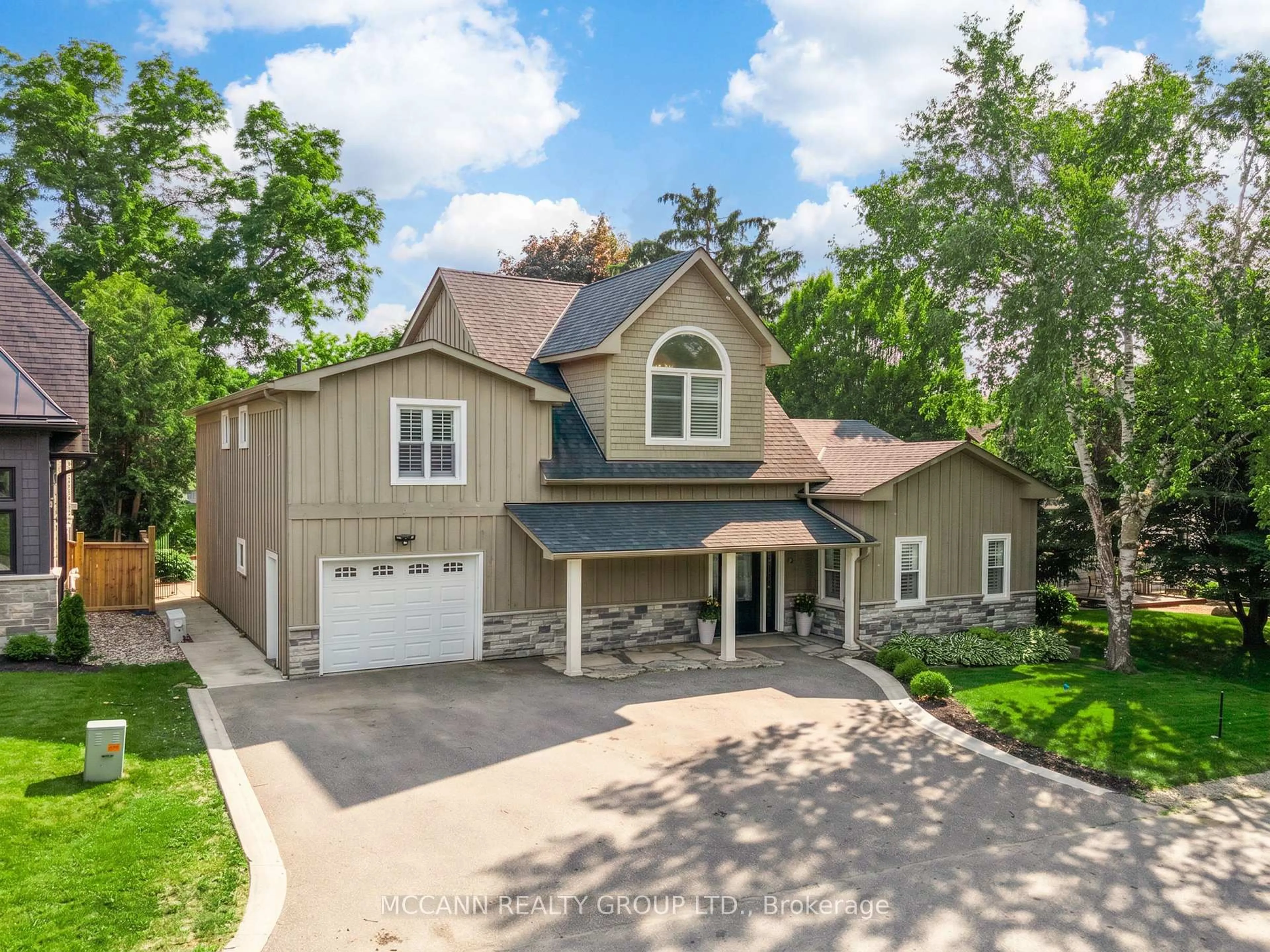 Unknown for 9 Charles St, Whitby Ontario L1M 1A5