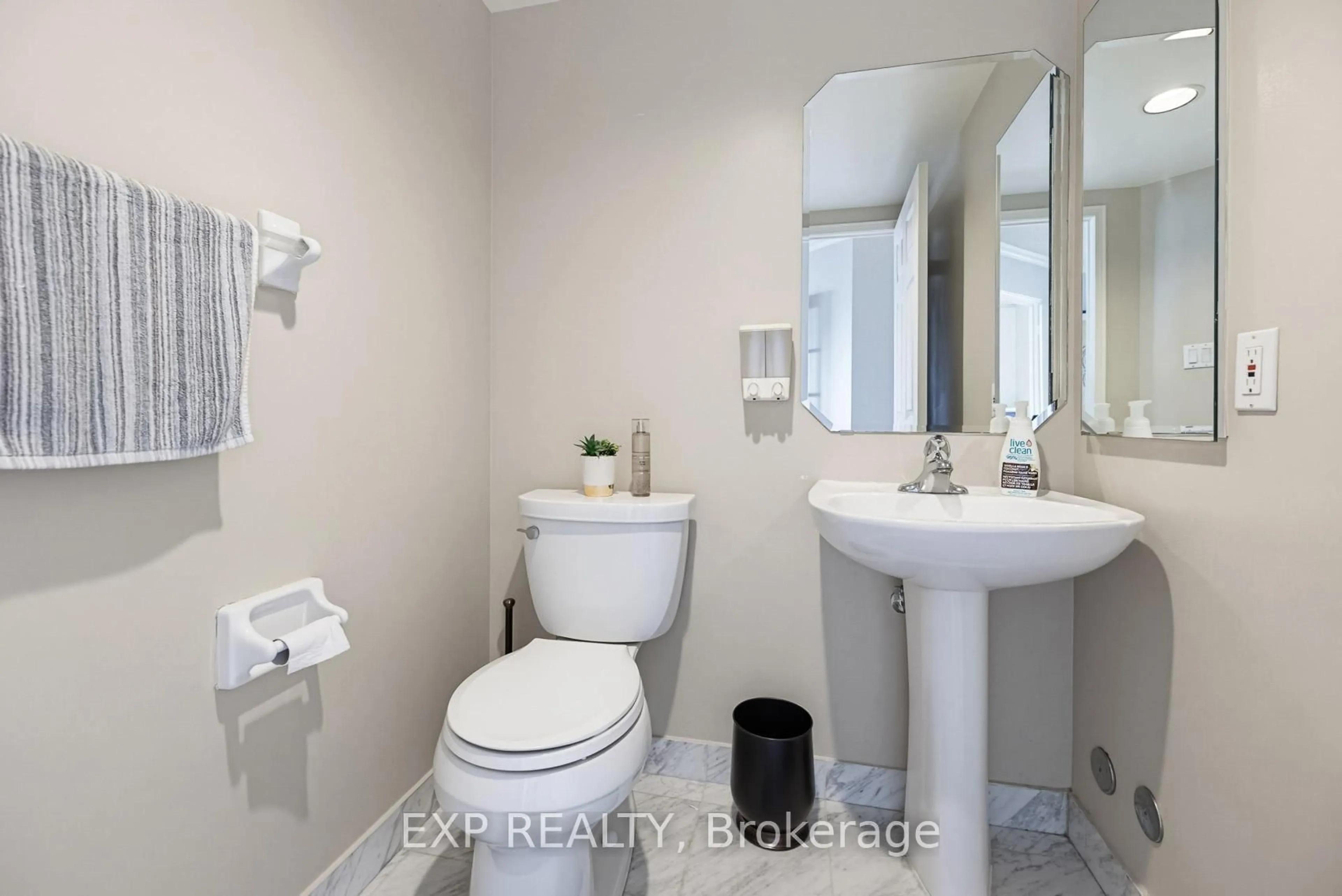 Standard bathroom, ceramic/tile floor for 168 Bonis Ave #1605, Toronto Ontario M1T 3V6