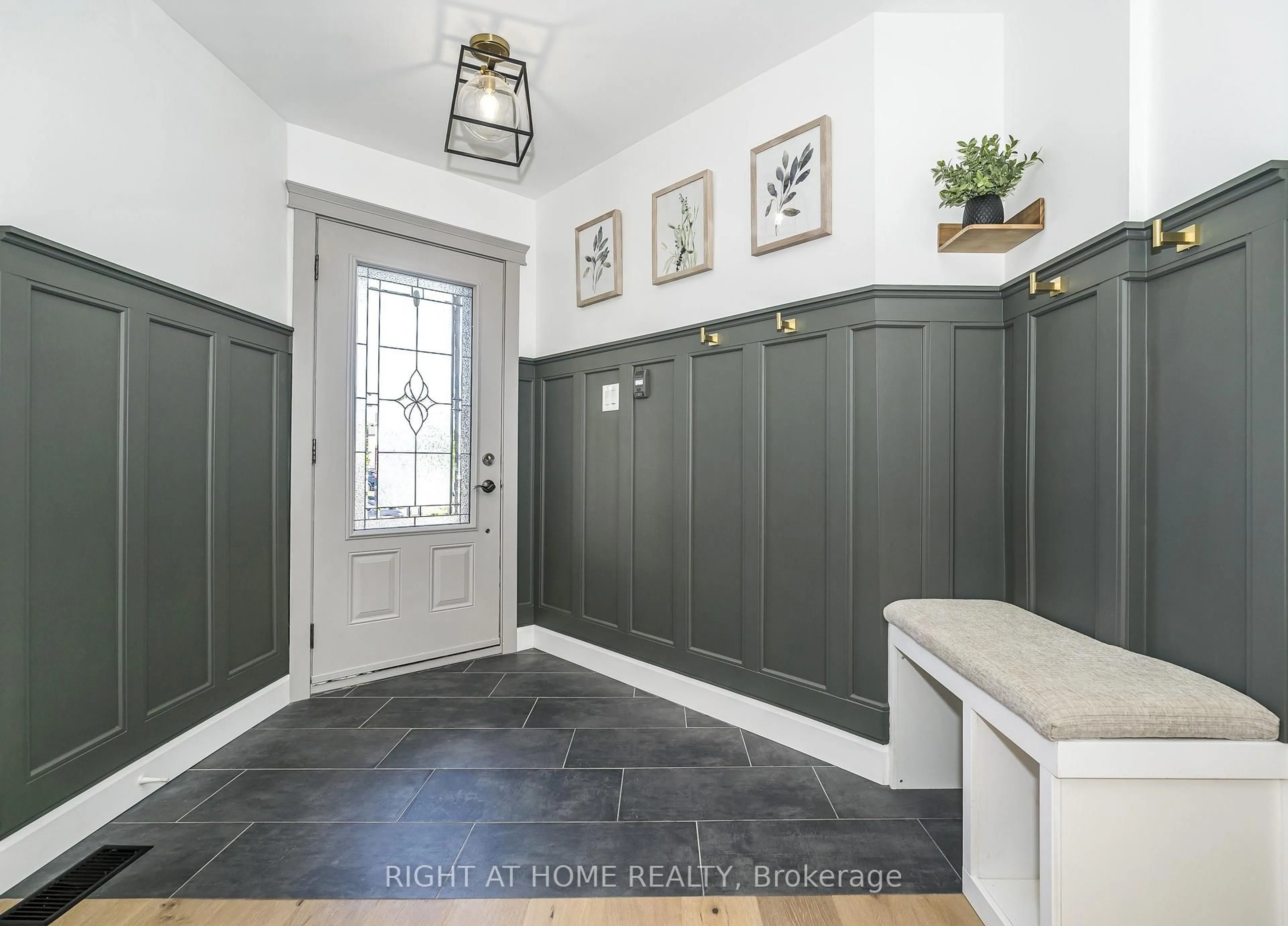Indoor entryway for 82 Reed Dr, Ajax Ontario L1S 6T6
