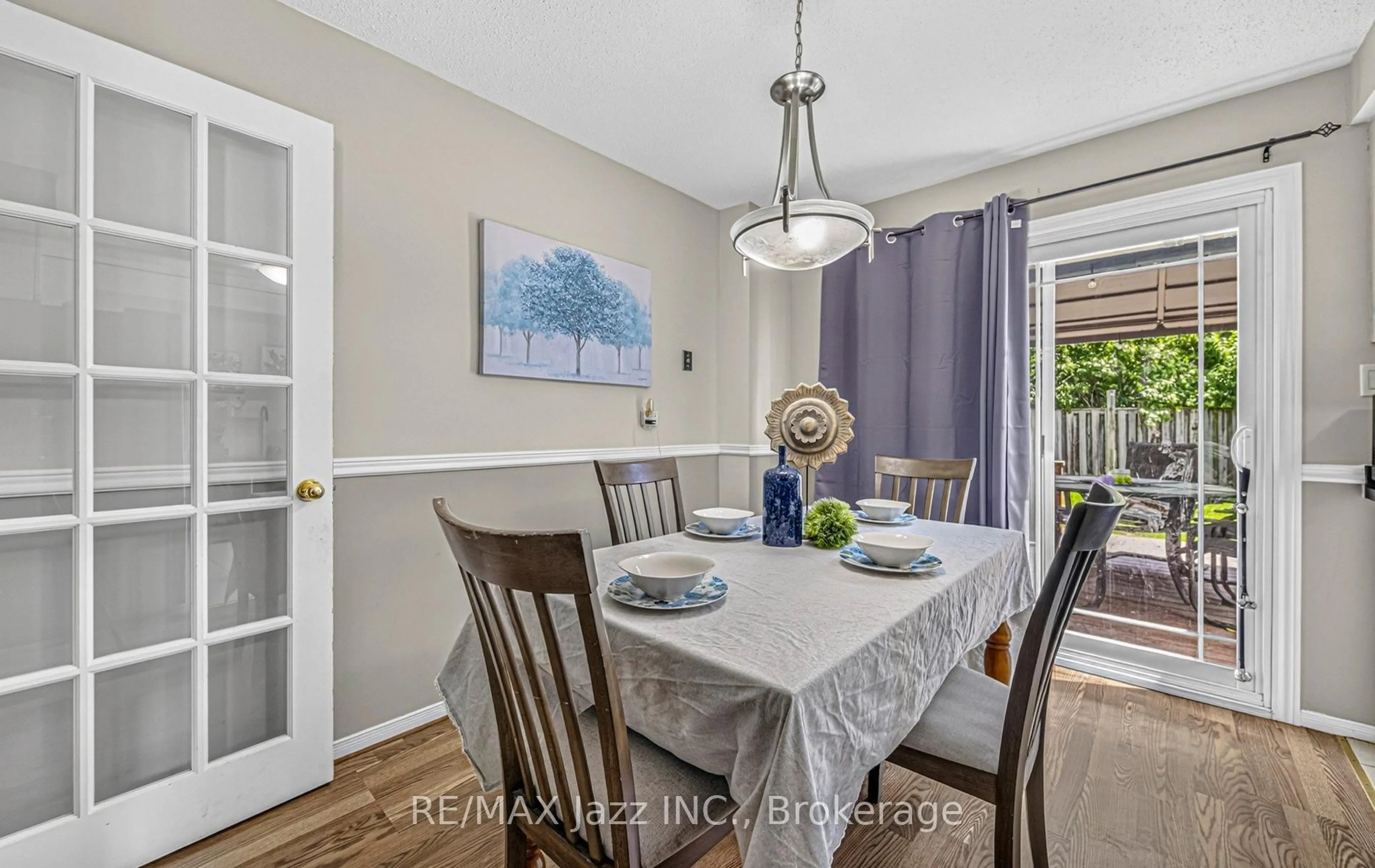 Dining room, wood/laminate floor for 1387 Ritson Rd, Oshawa Ontario L1J 7M3