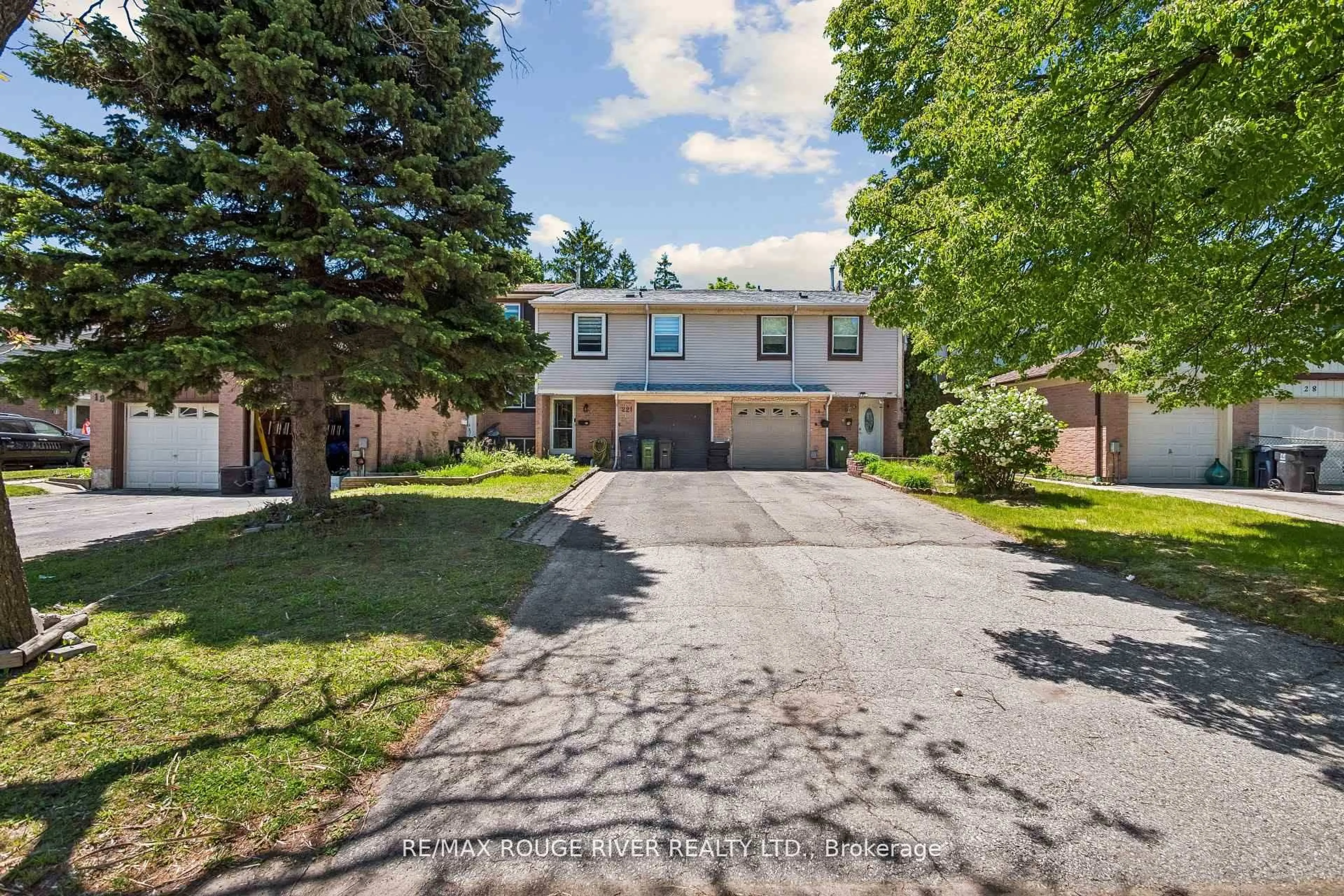 A pic from outside/outdoor area/front of a property/back of a property/a pic from drone, street for 22 Duffort Crt, Toronto Ontario M1B 2R9