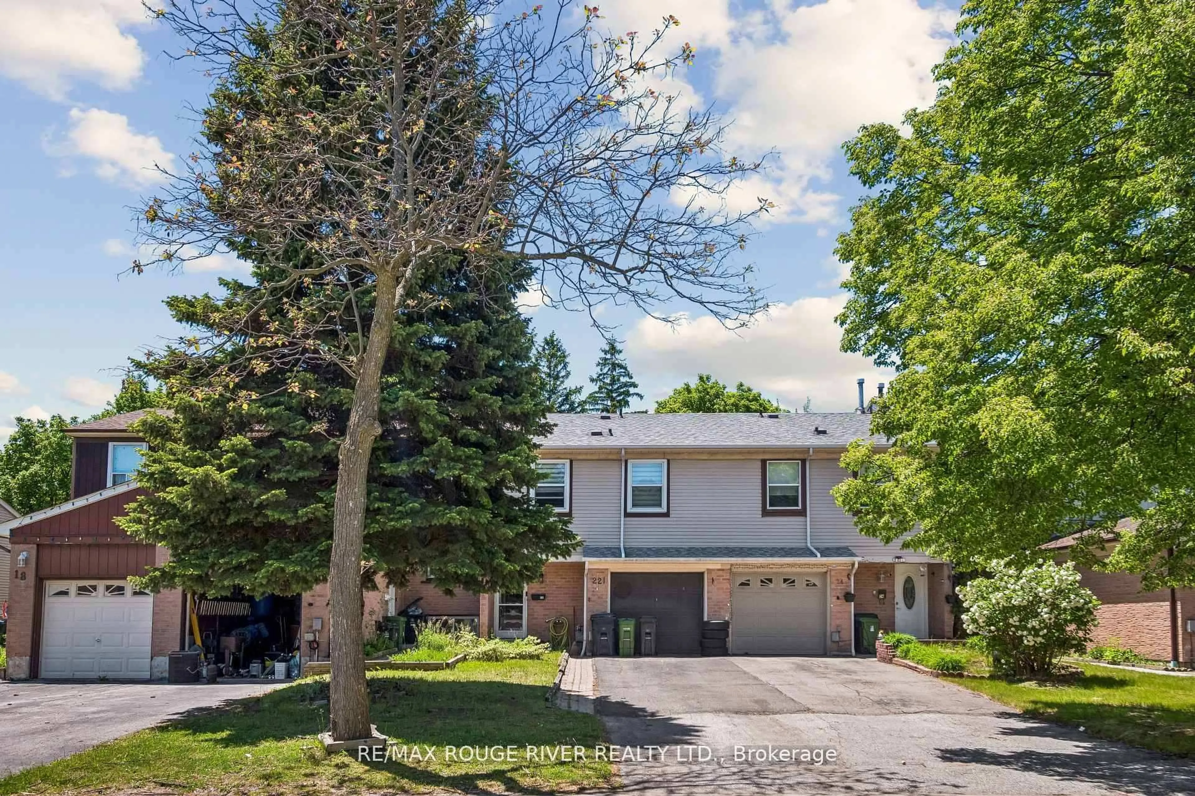 A pic from outside/outdoor area/front of a property/back of a property/a pic from drone, street for 22 Duffort Crt, Toronto Ontario M1B 2R9