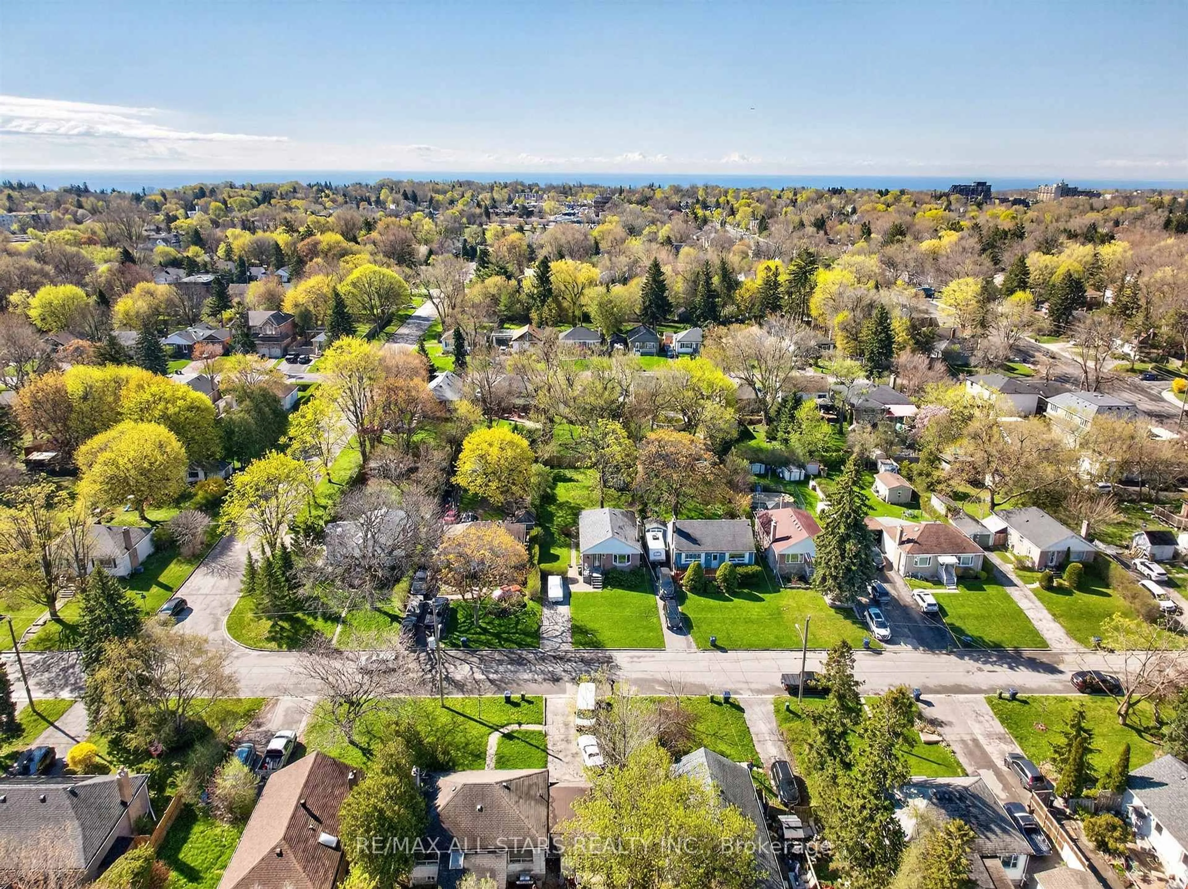 A pic from outside/outdoor area/front of a property/back of a property/a pic from drone, street for 9 Martindale Rd, Toronto Ontario M1M 2B6