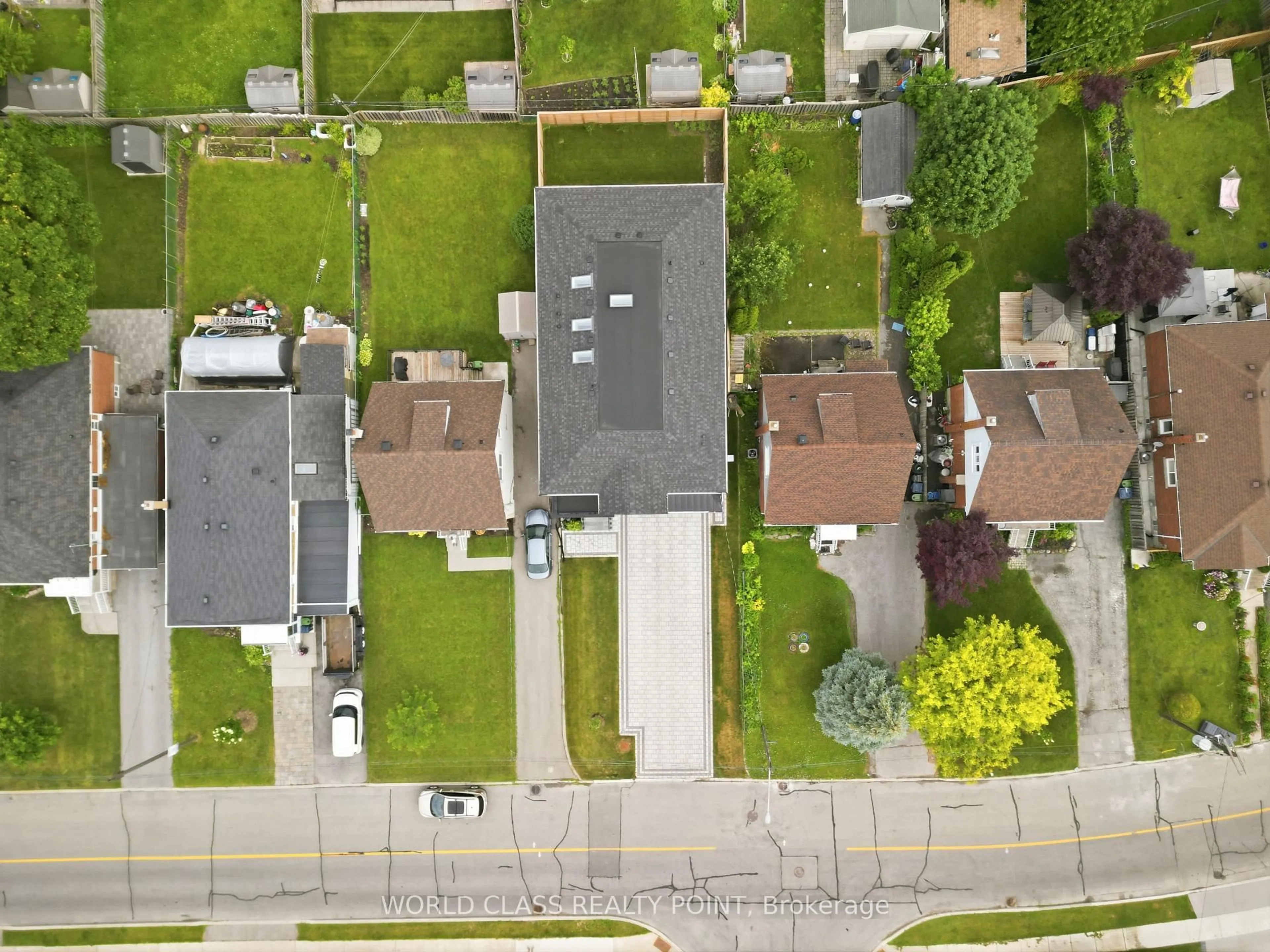 A pic from outside/outdoor area/front of a property/back of a property/a pic from drone, street for 50 Dewey Dr, Toronto Ontario M1R 3K6