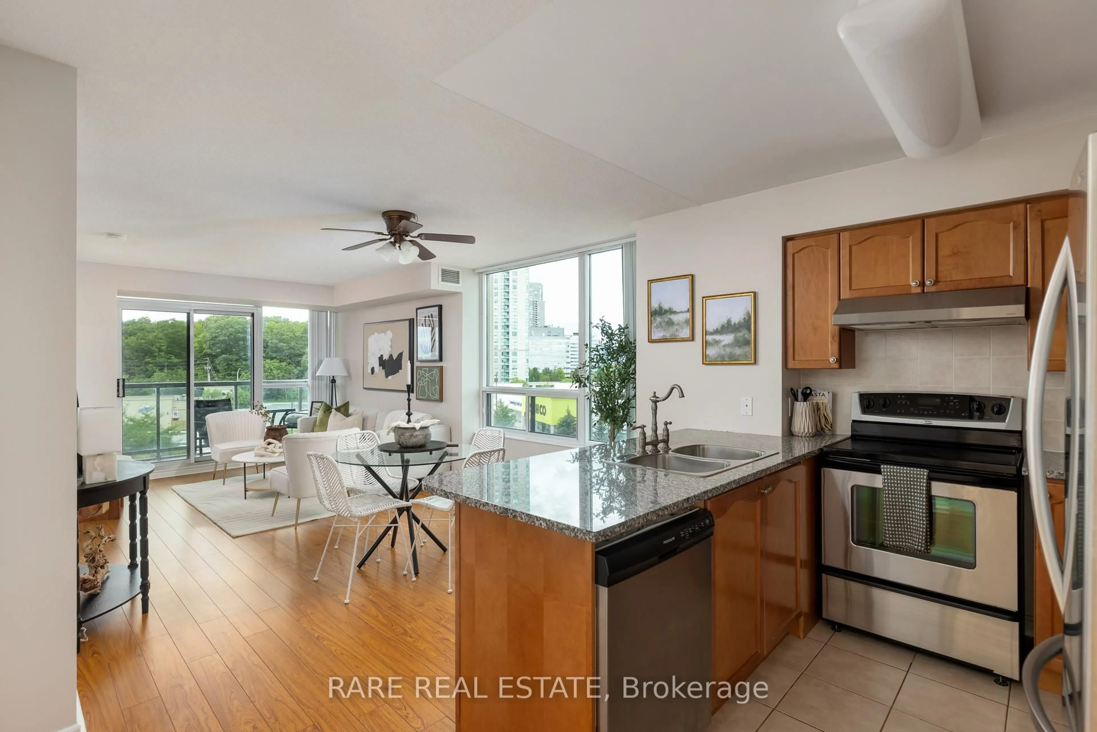 Open concept kitchen, ceramic/tile floor for 68 Grangeway Ave #703, Toronto Ontario M1H 0A1
